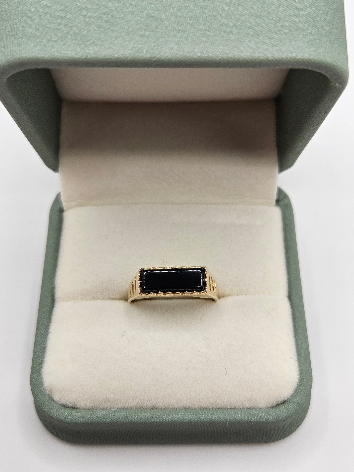 9ct gold onyx ring