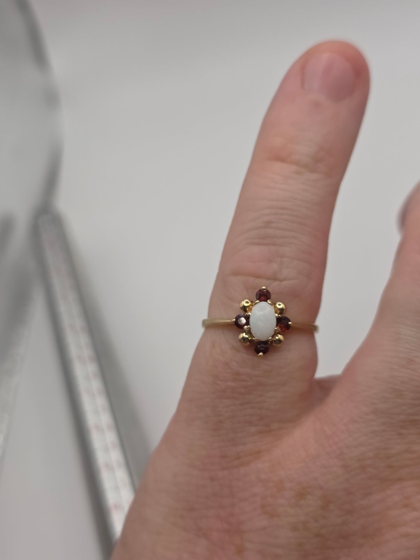 9ct gold opal and garnet ring