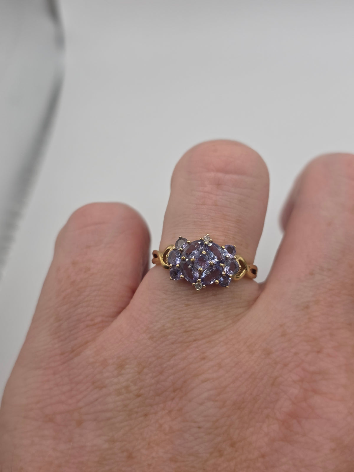 9ct gold tanzanite and diamond ring