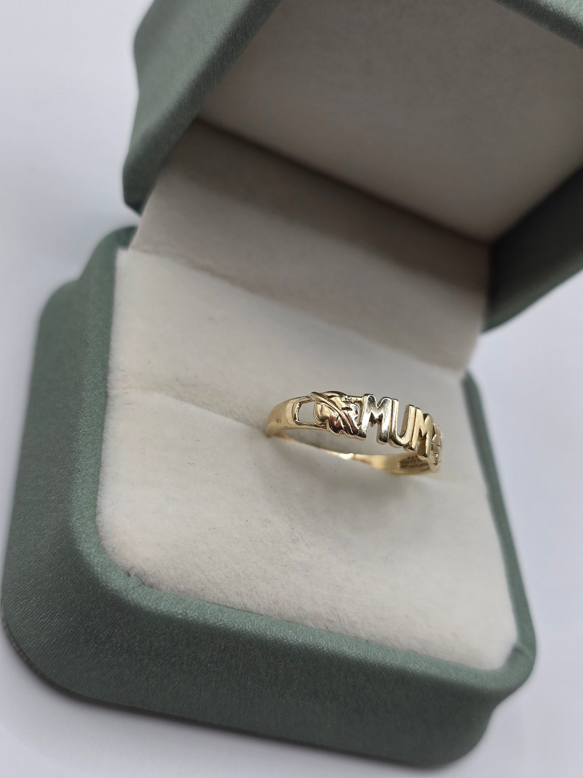 9ct gold mum ring