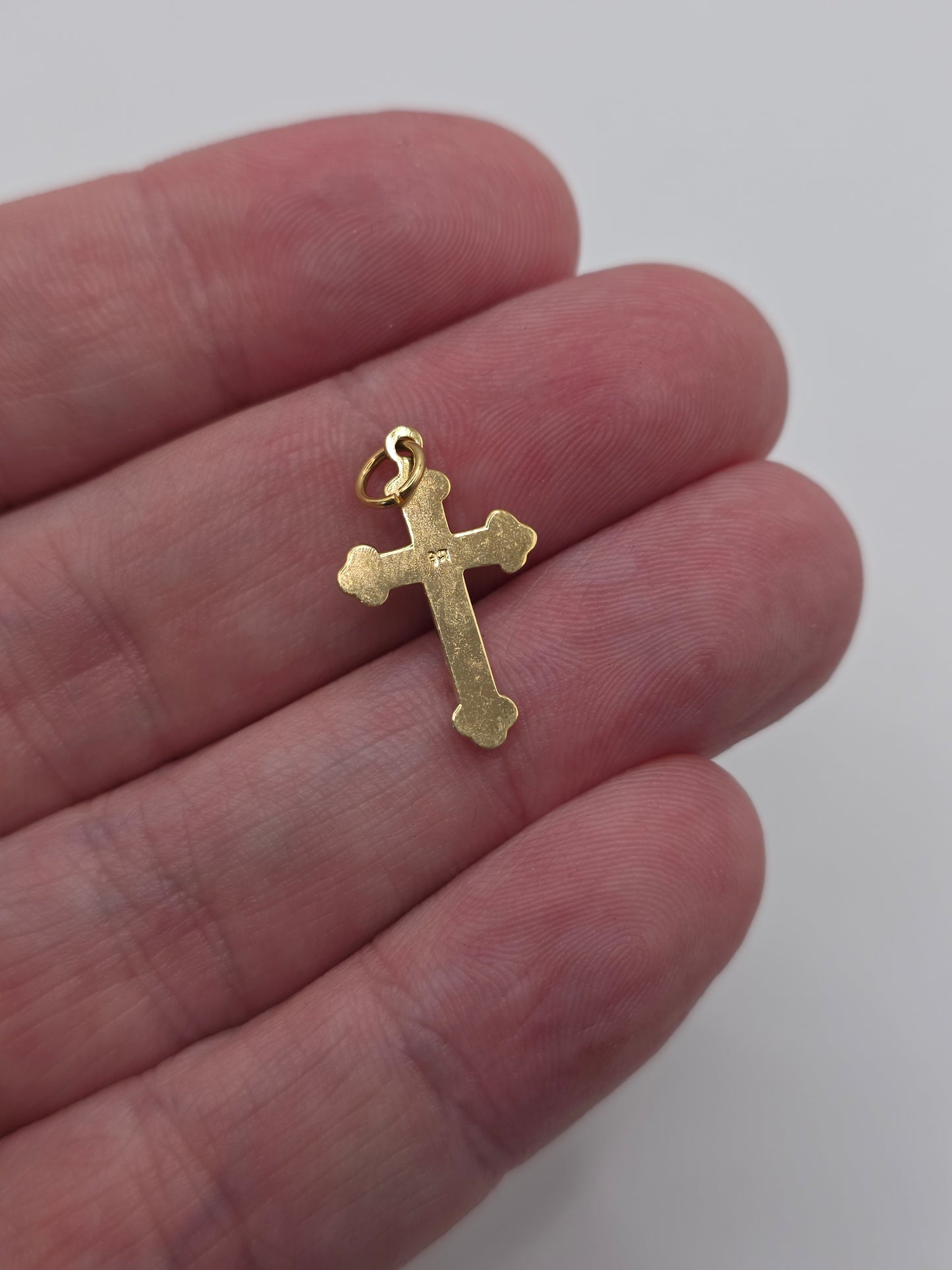 9ct gold cross pendant