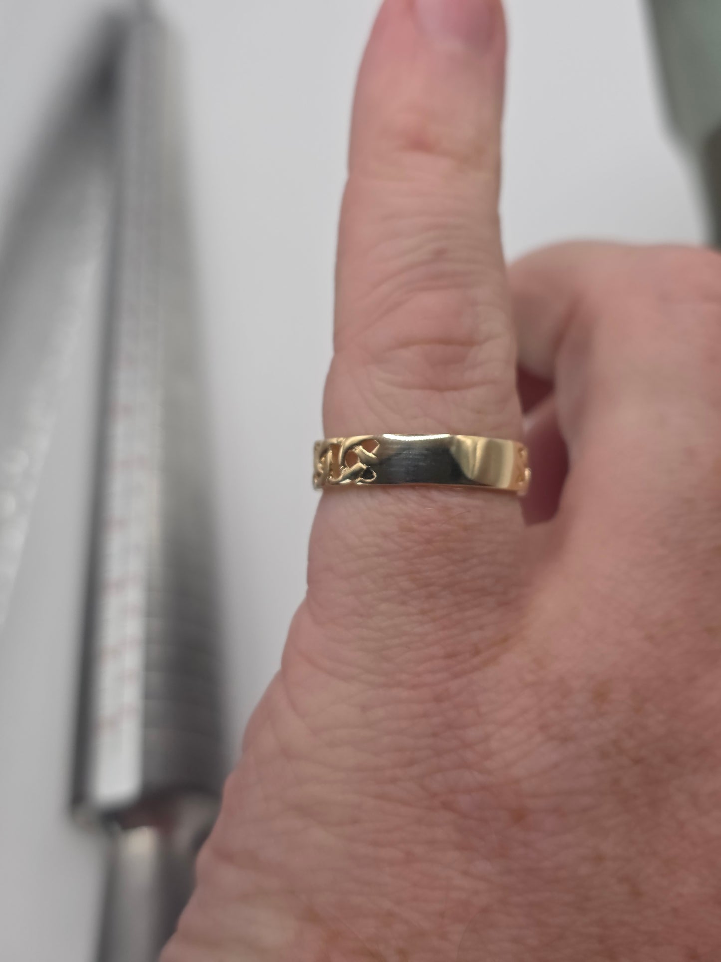 9ct gold celtic signet ring