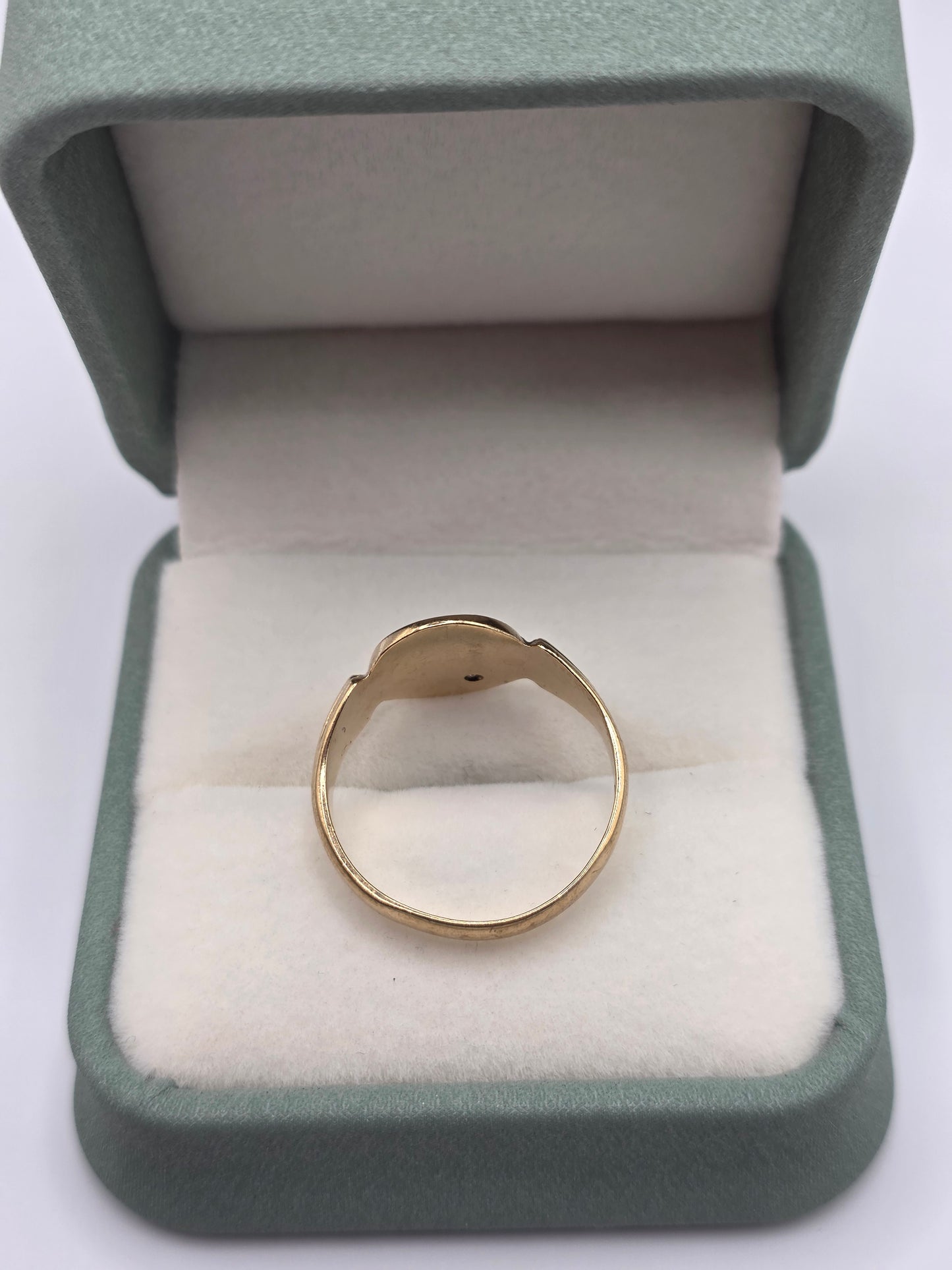 Heavy 9ct gold cz star signet ring