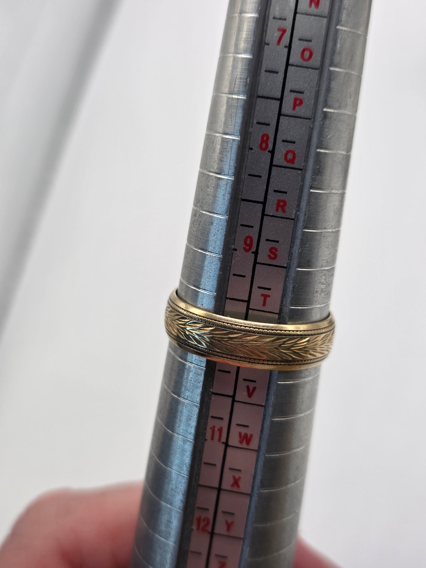 9ct gold patterned band ring