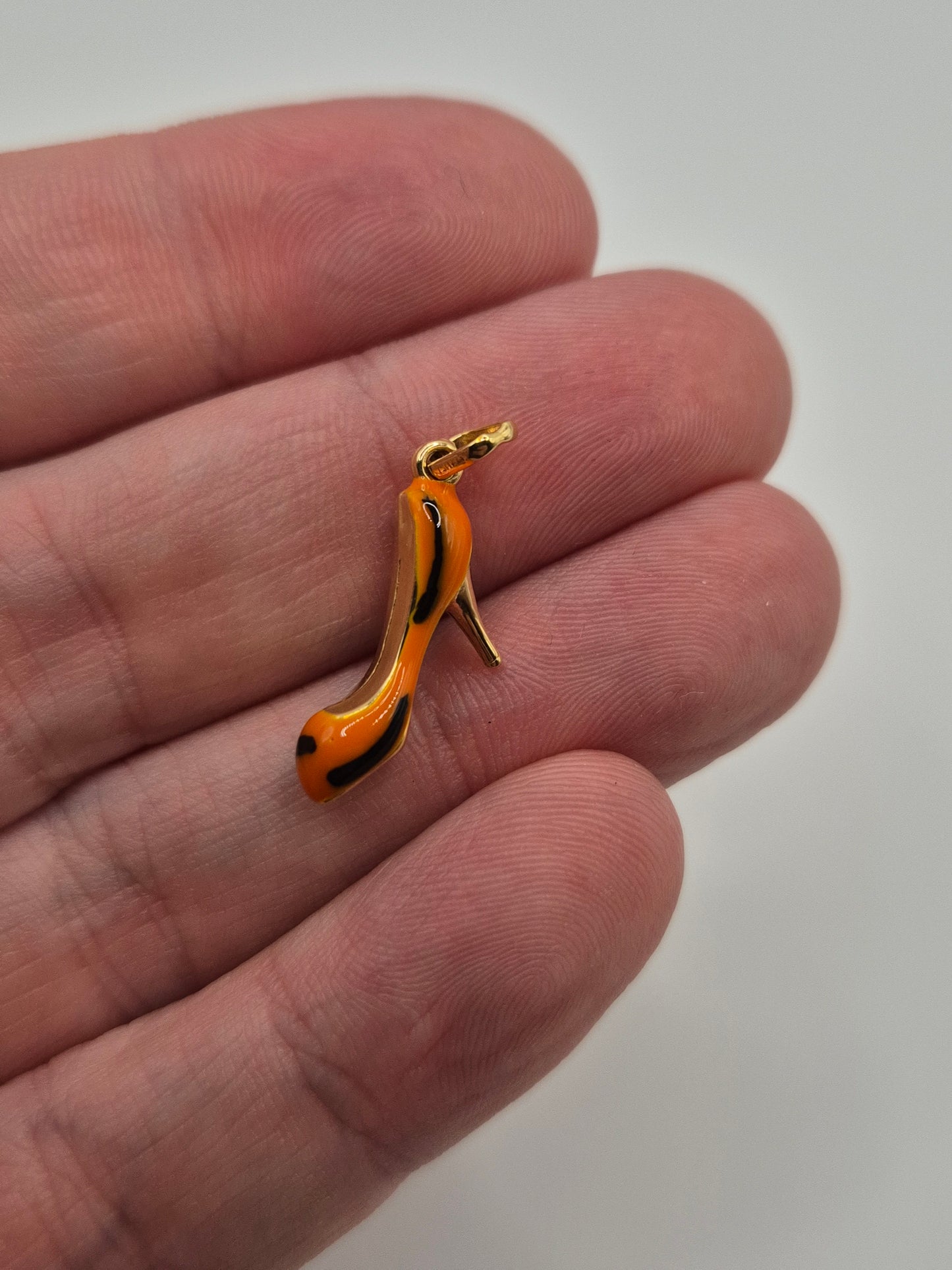 9ct gold enamelled stiletto charm