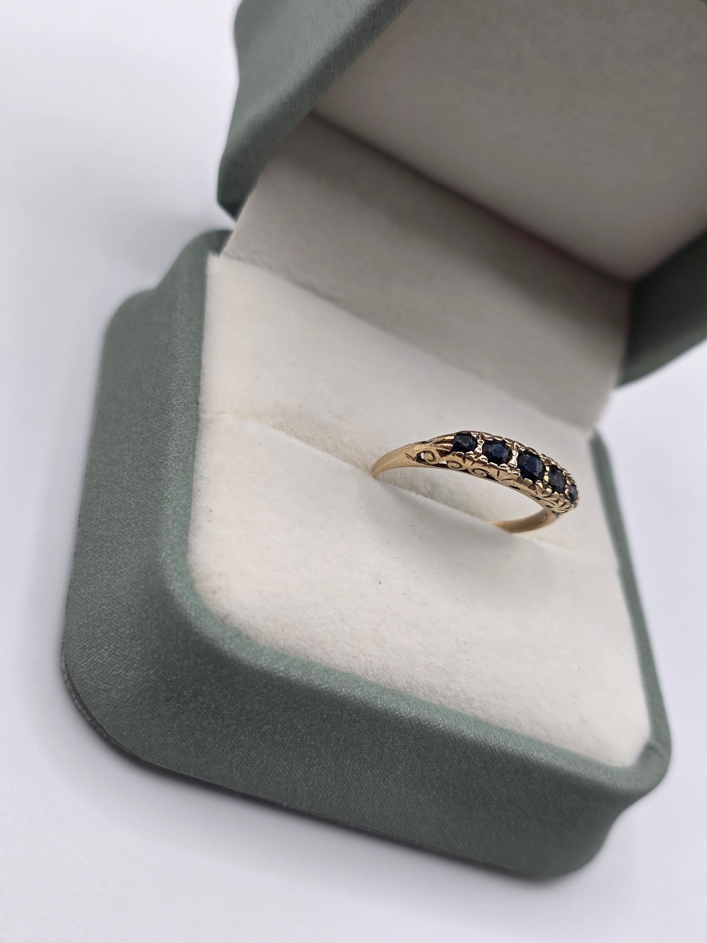 9ct gold sapphire ring