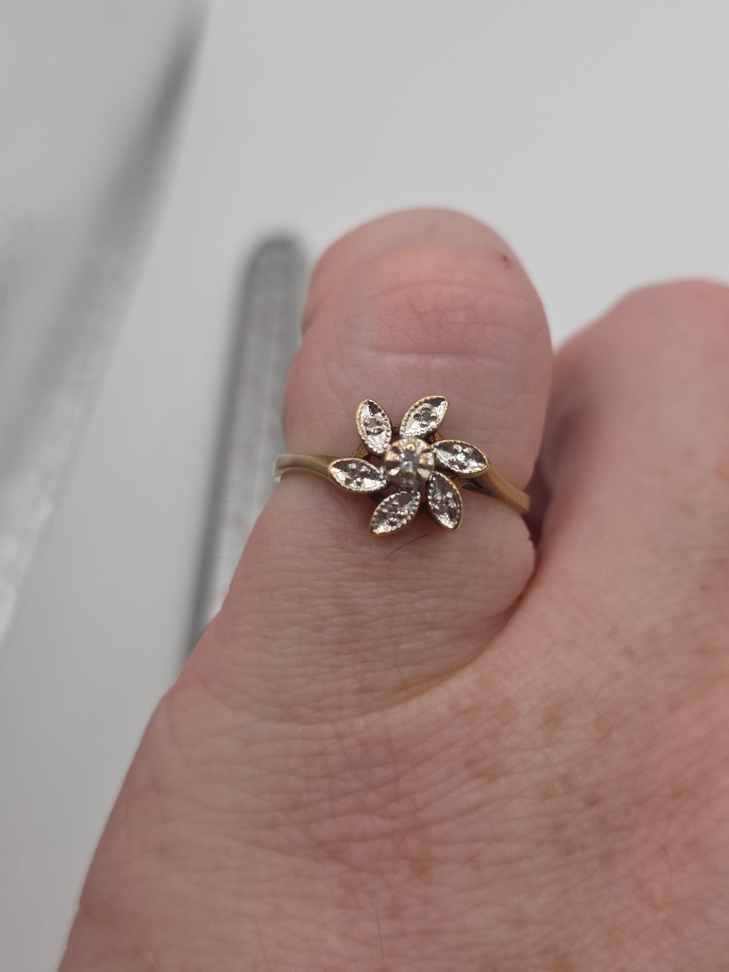 9ct gold diamond ring