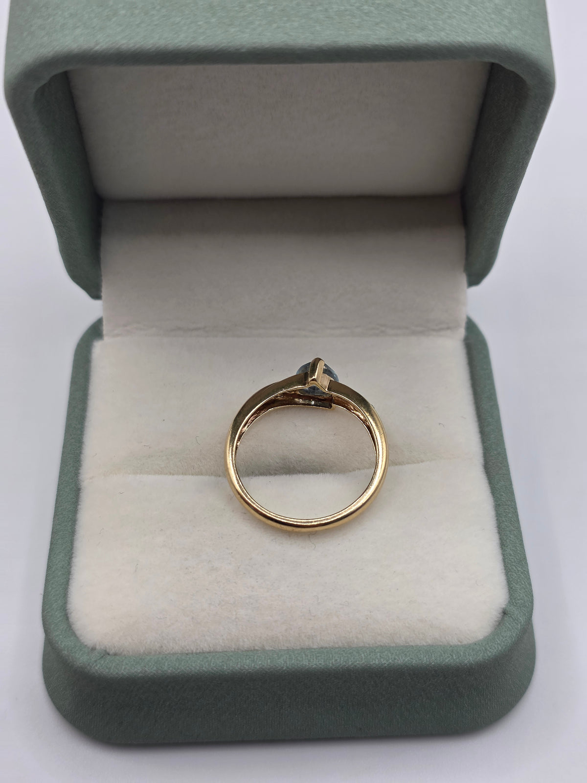 9ct gold topaz and diamond ring