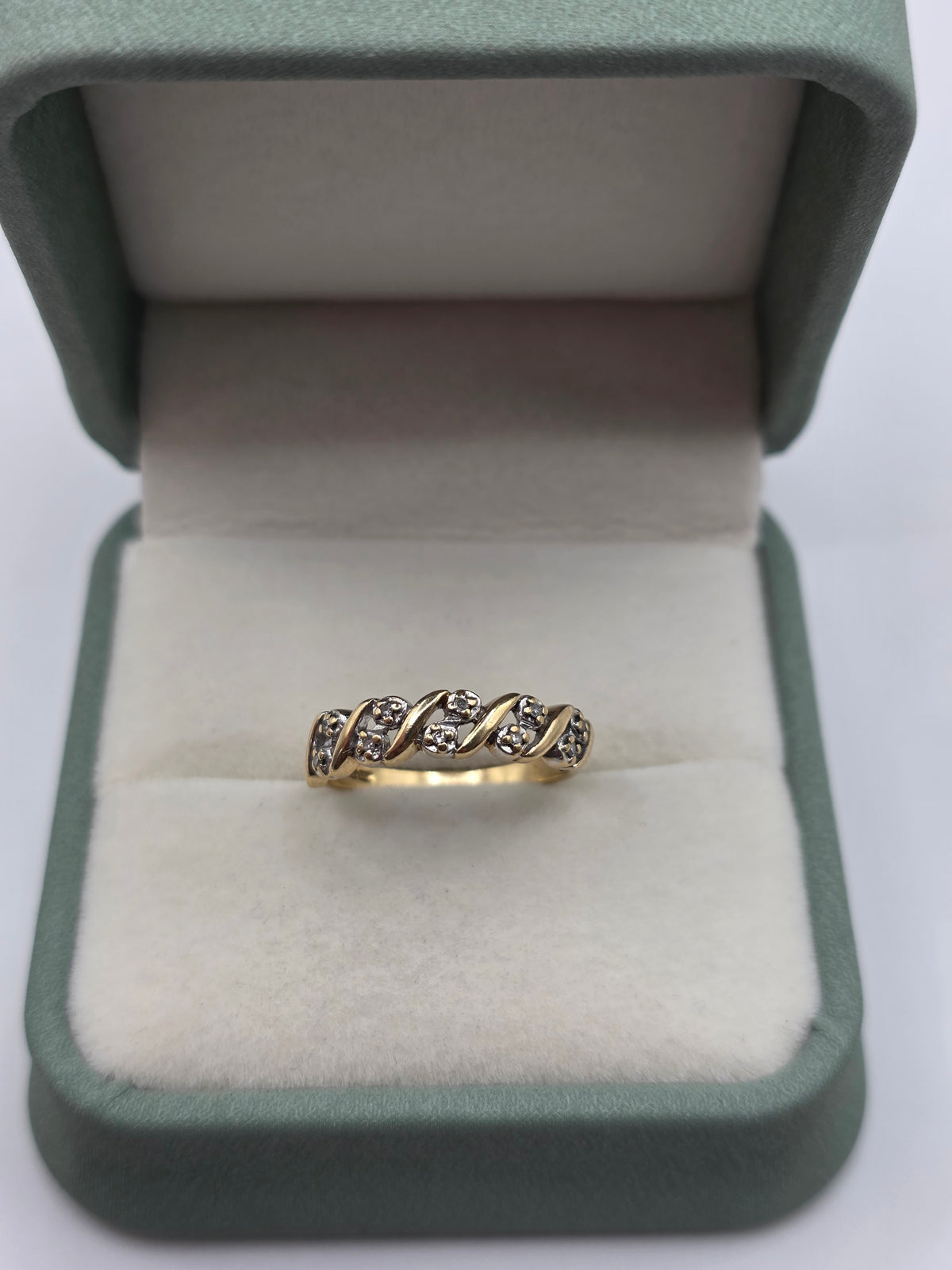 9ct gold diamond ring