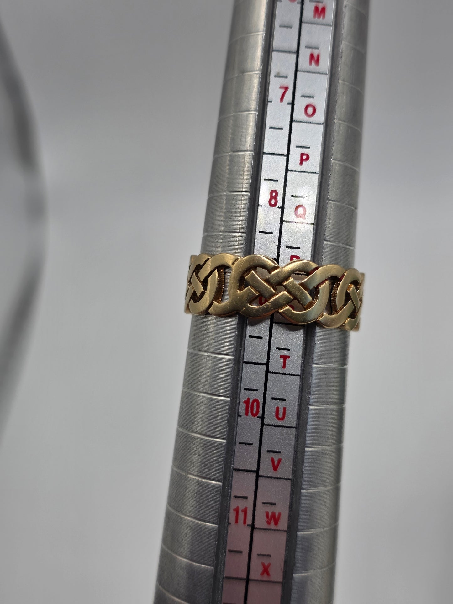 9ct gold celtic ring