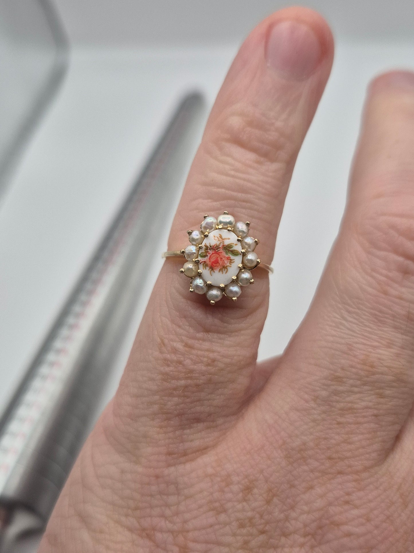 9ct gold limoge and pearl ring