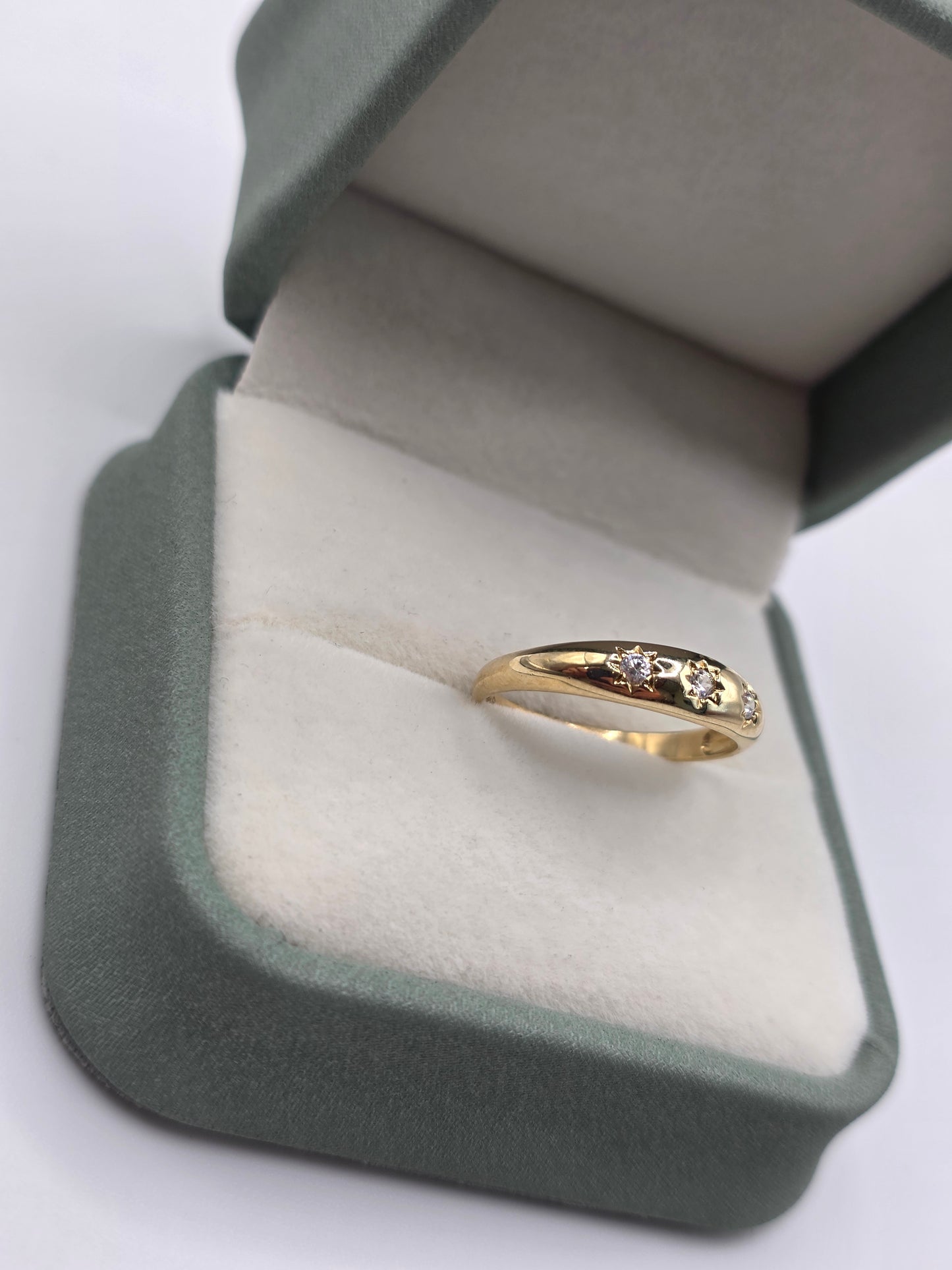 9ct gold cz star gypsy ring