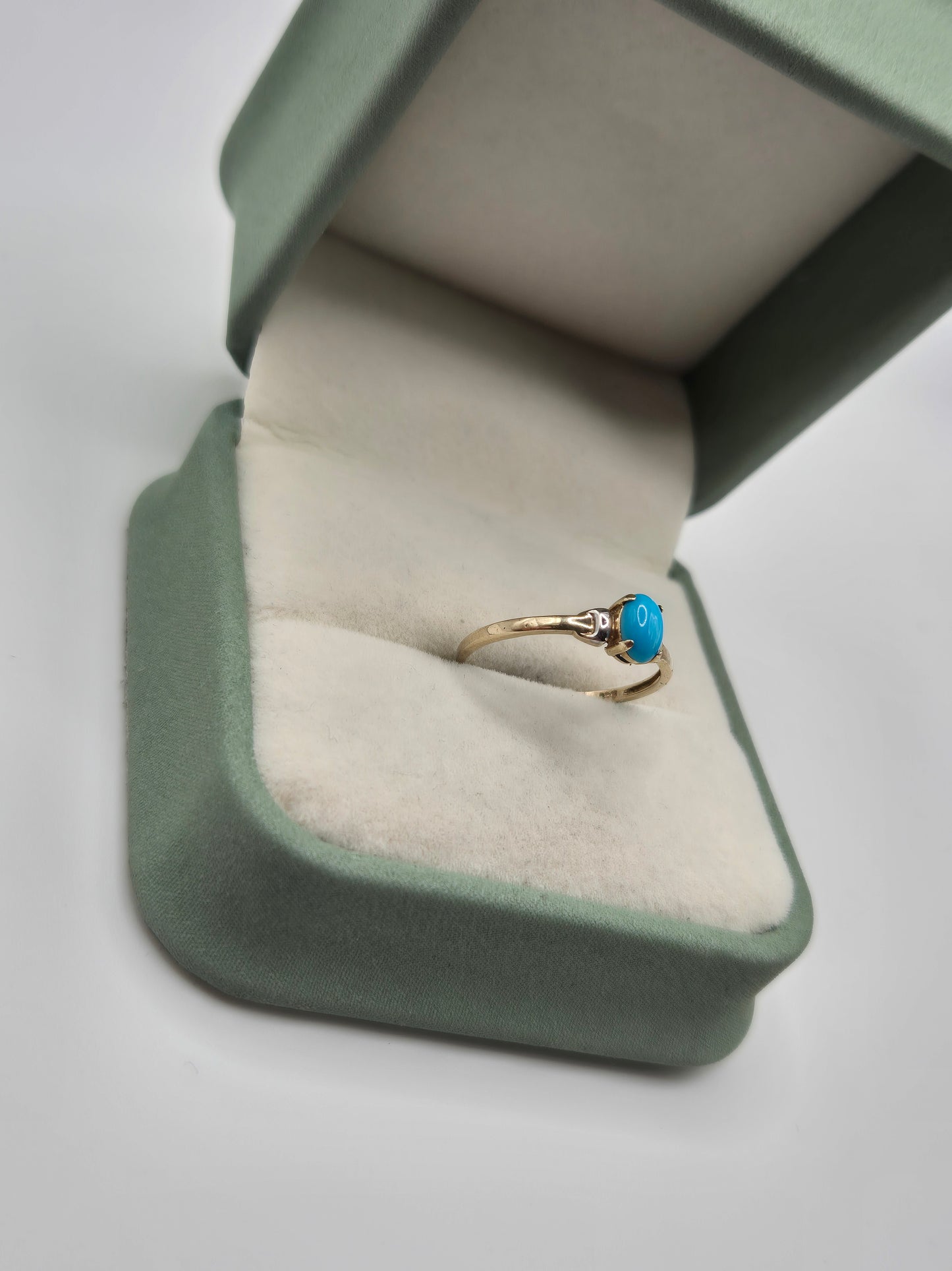 9ct gold turquoise ring