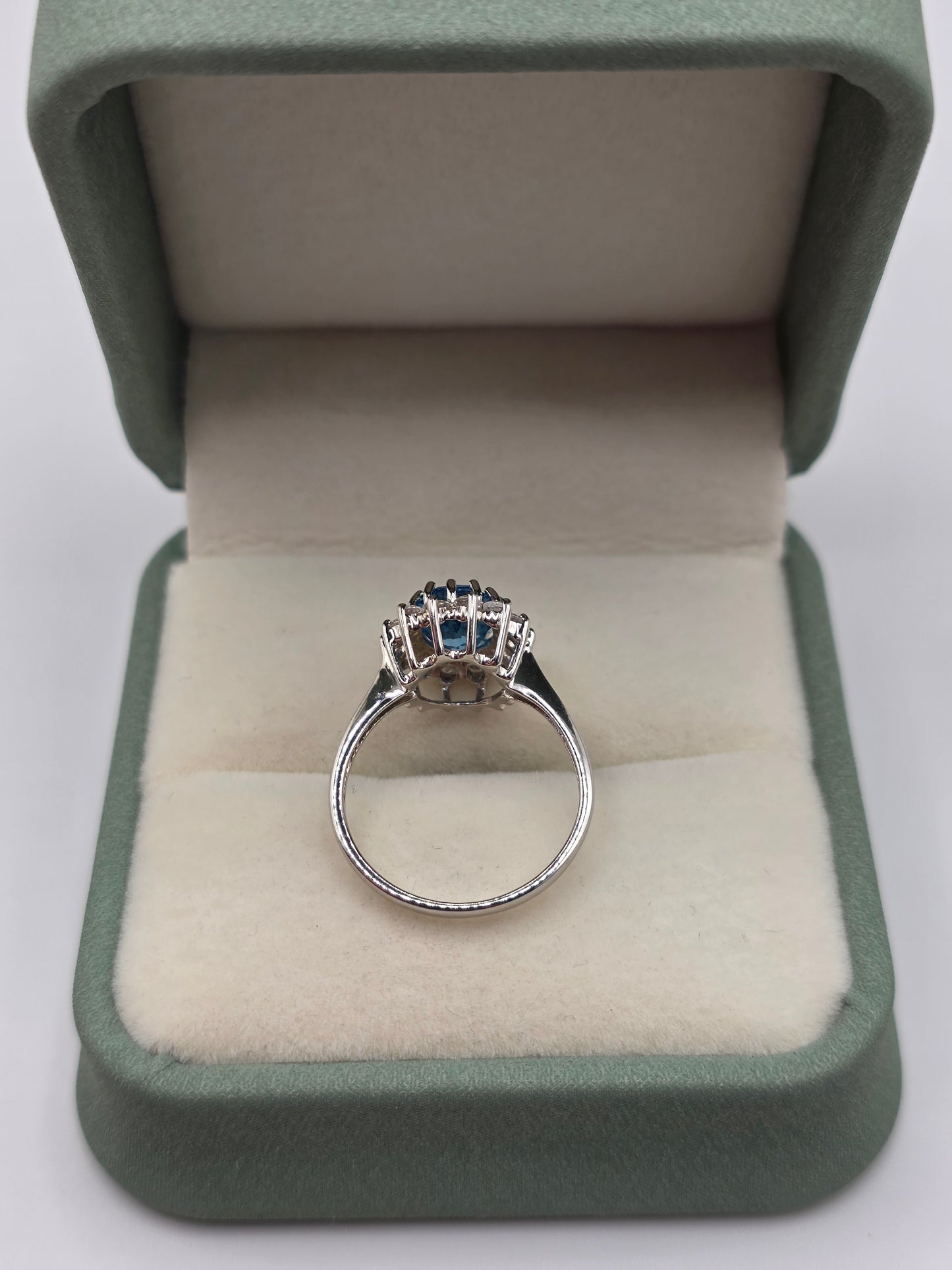9ct white gold topaz and zircon ring