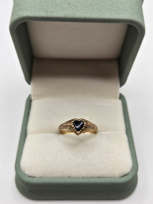 9ct gold onyx heart ring