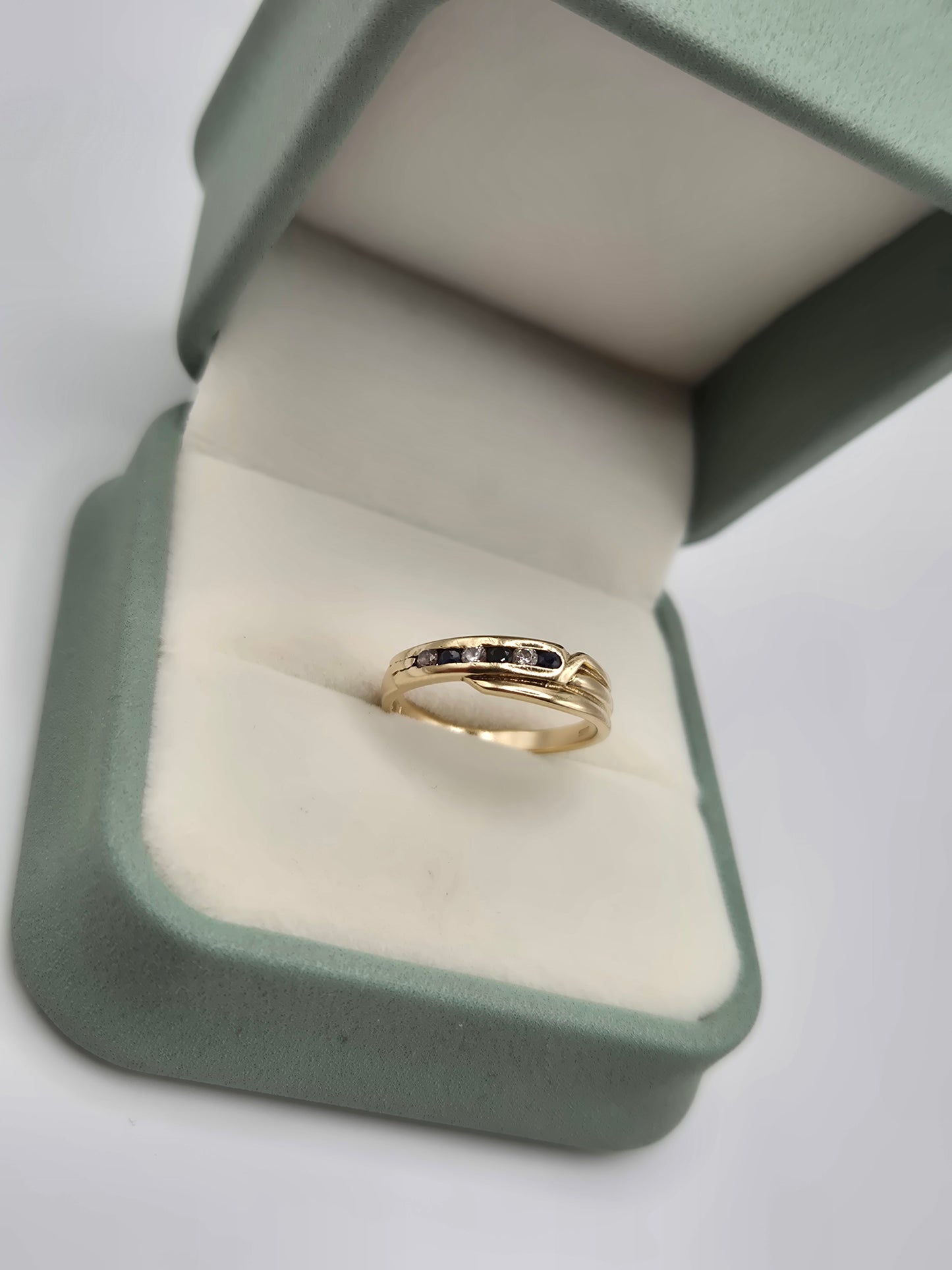 9ct gold sapphire and cz ring