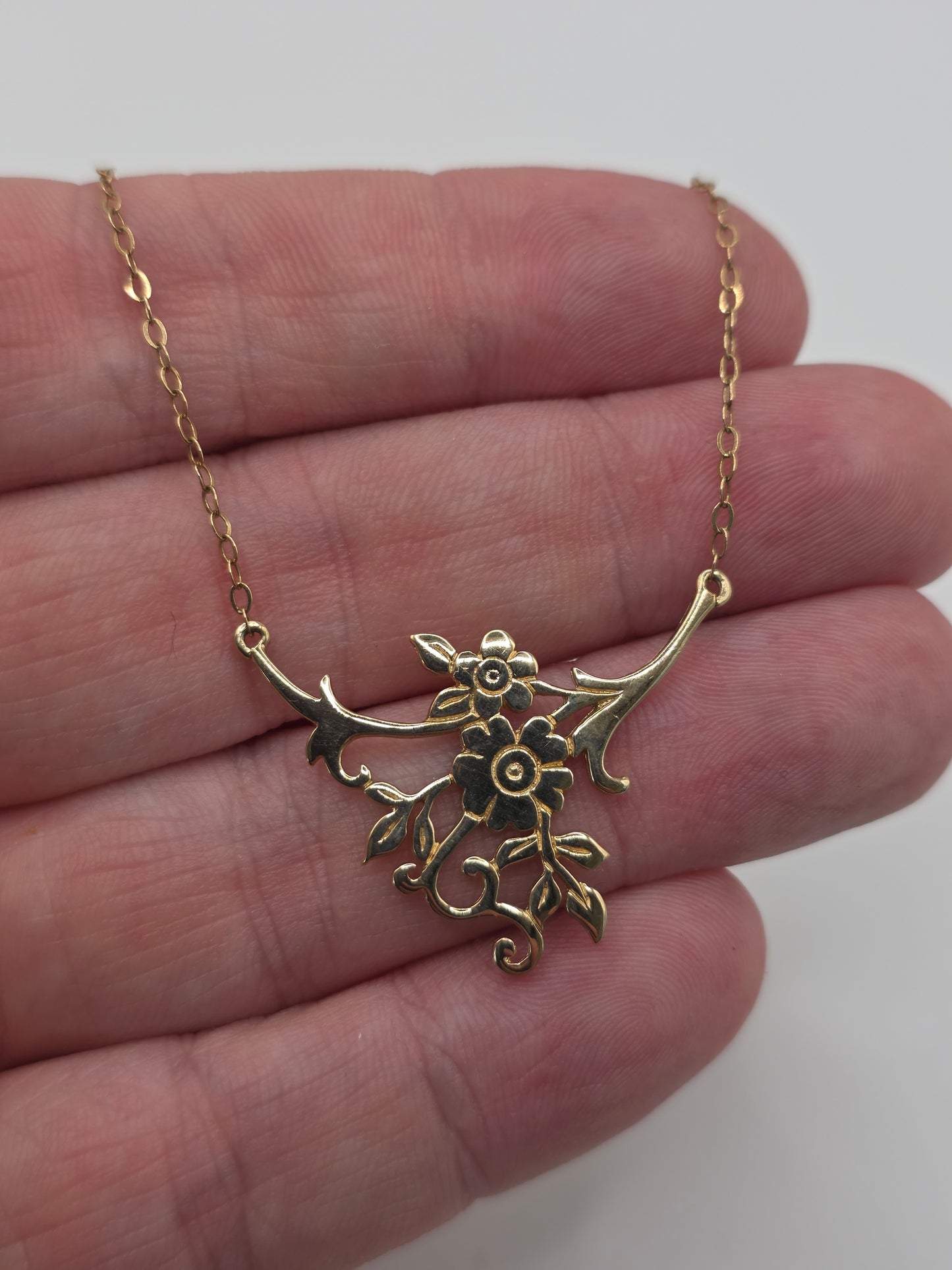 Malcolm Grey 9ct gold floral necklace
