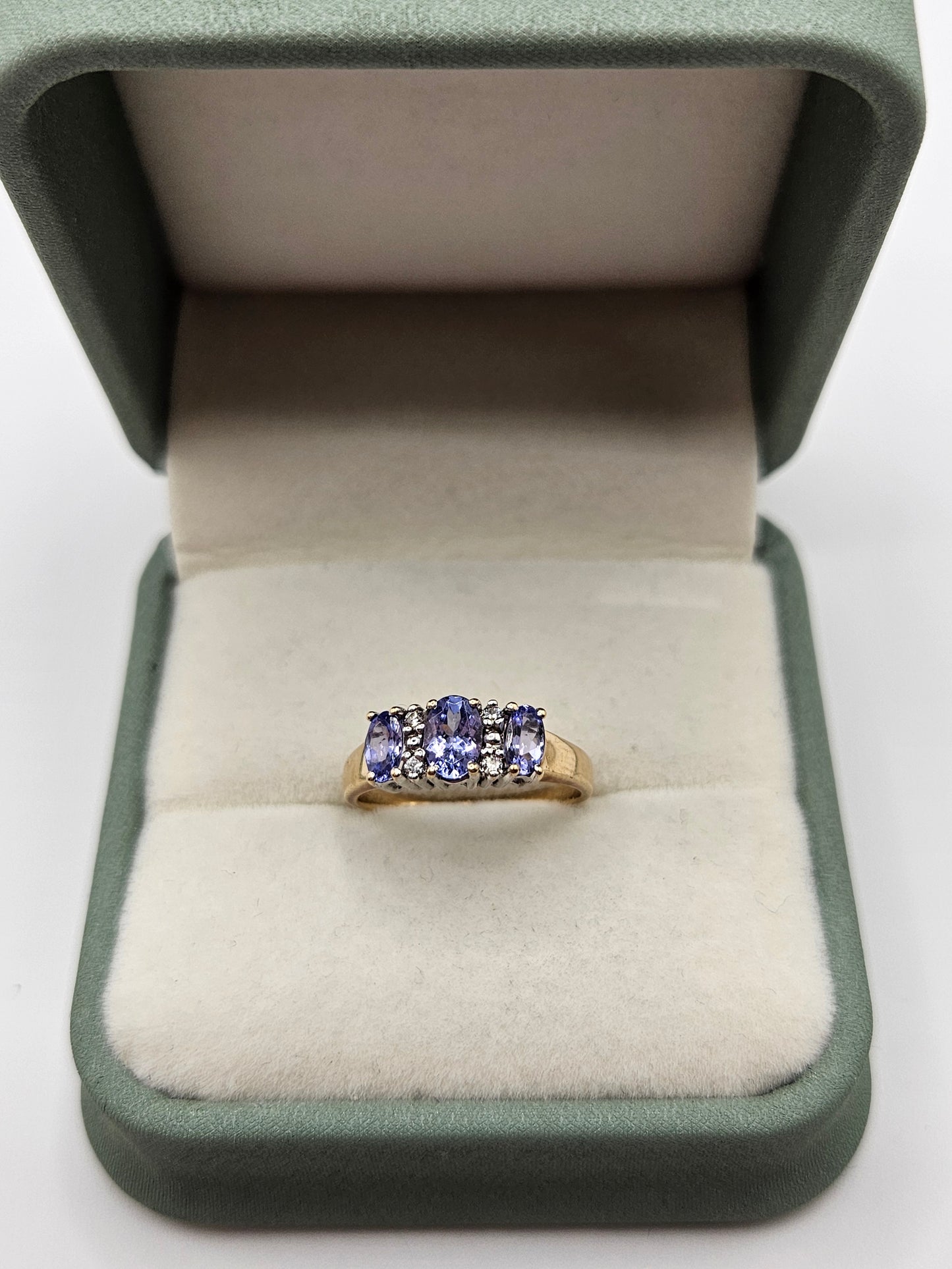 9ct gold tanzanite and diamond ring