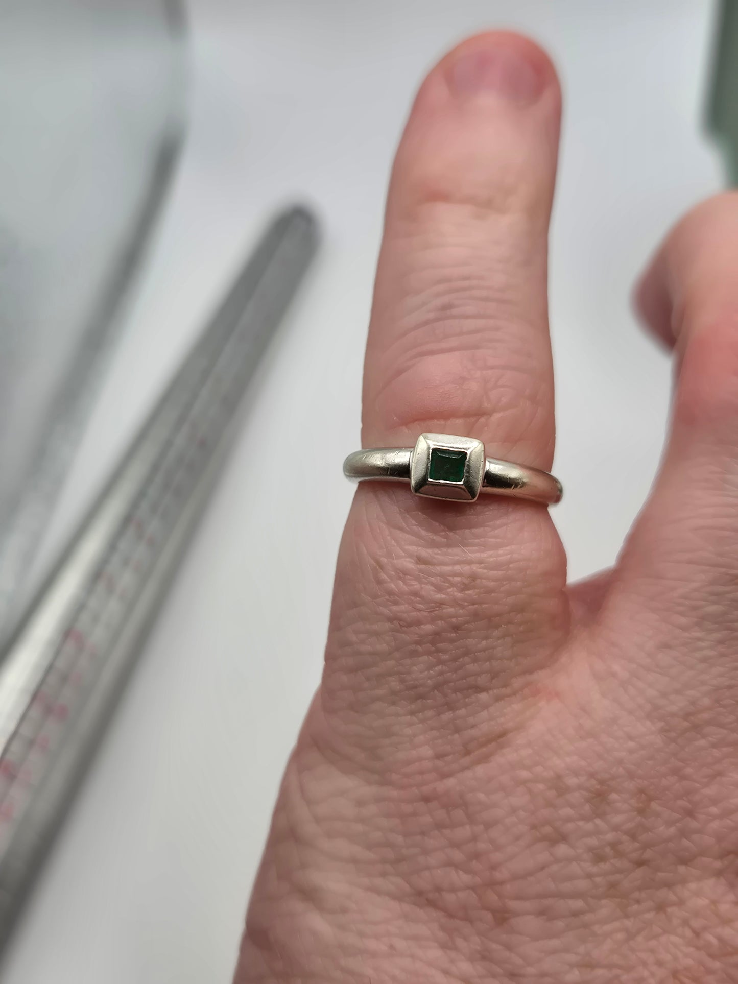 9ct white gold emerald ring