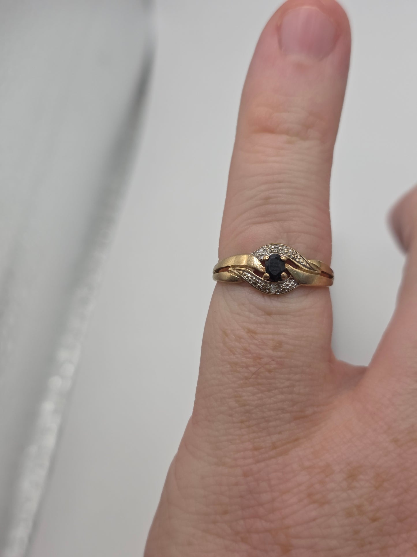 9ct gold sapphire and diamond ring