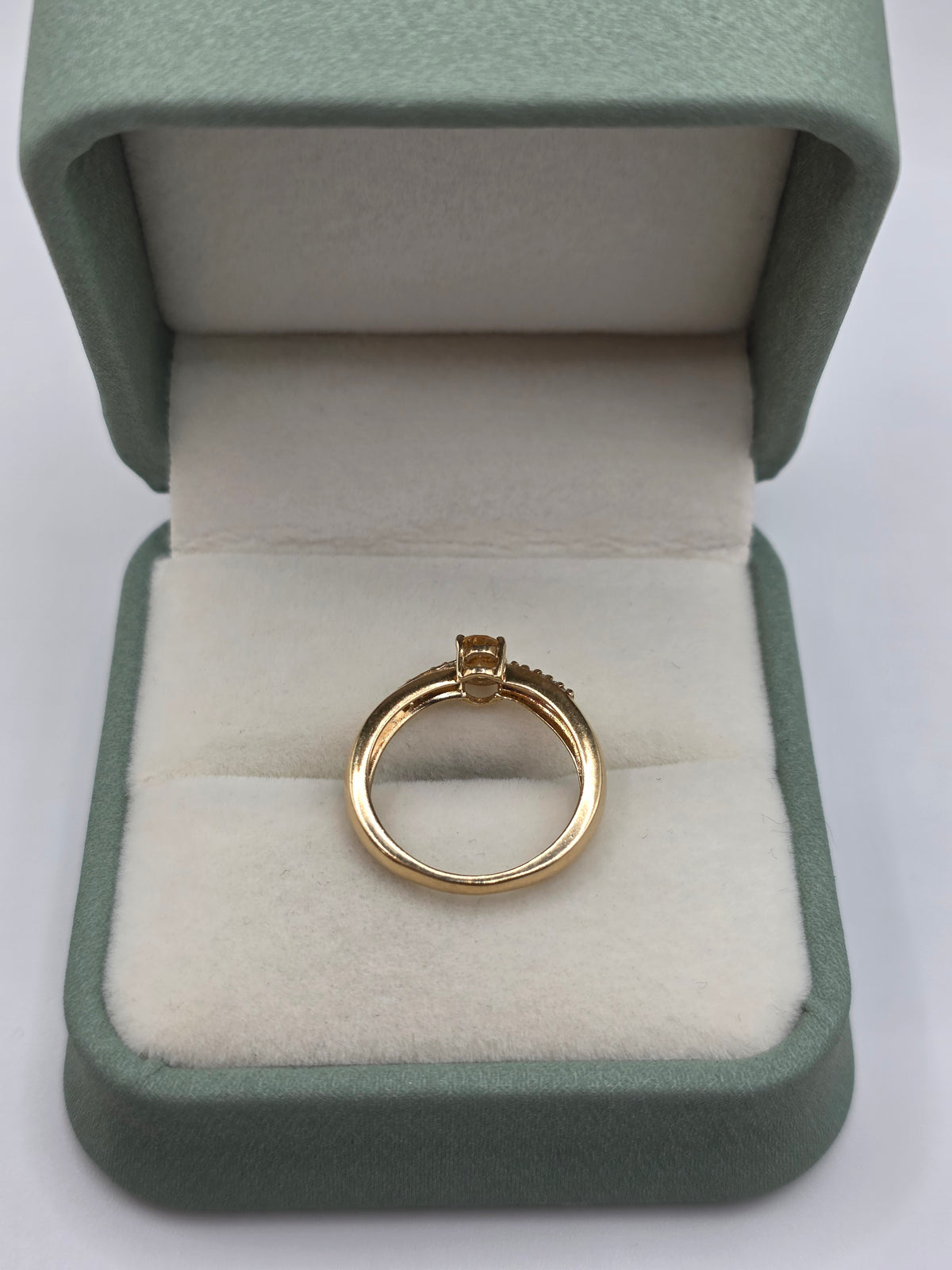 9ct gold quartz and diamond ring