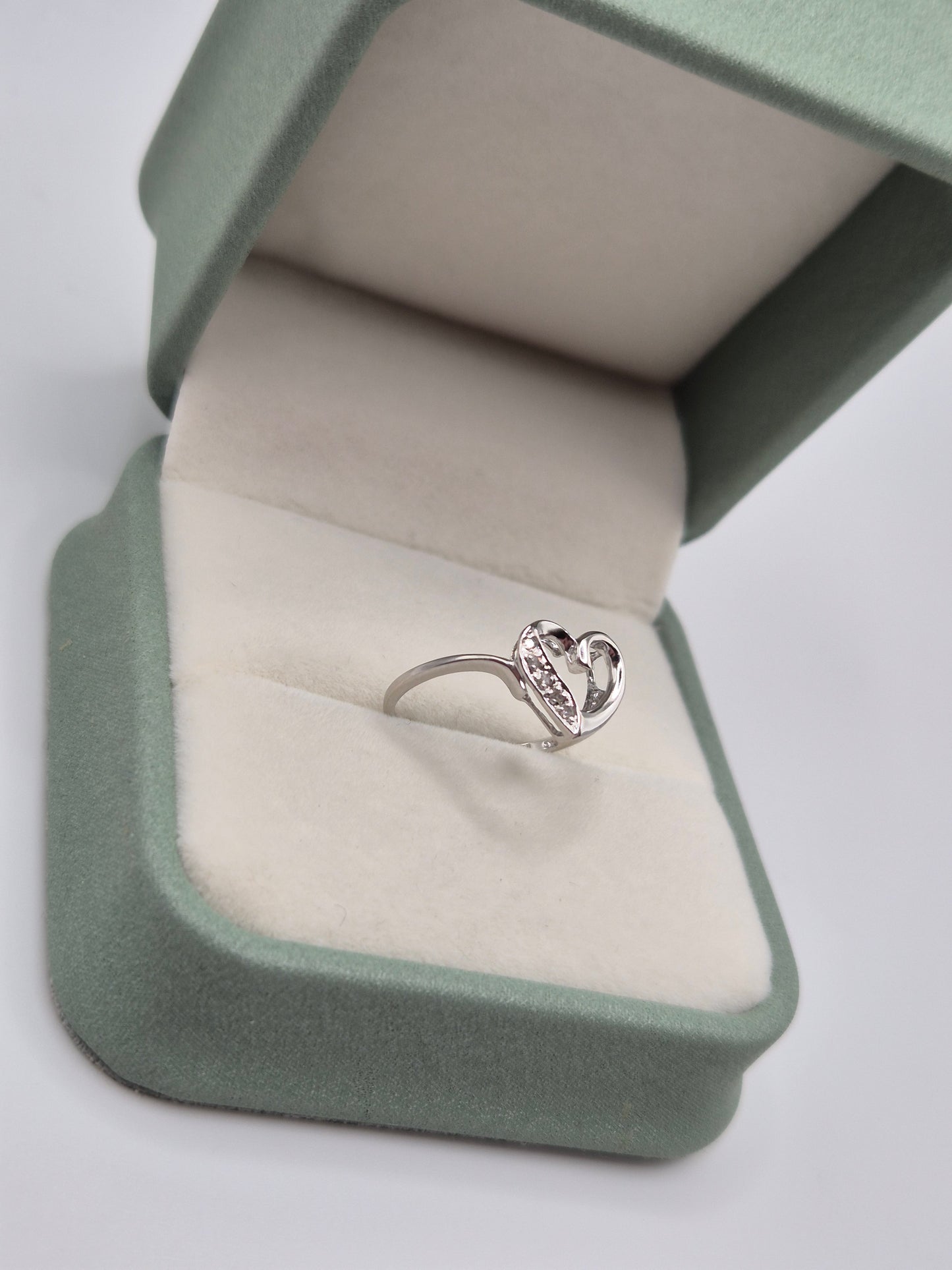 9ct white gold diamond heart ring