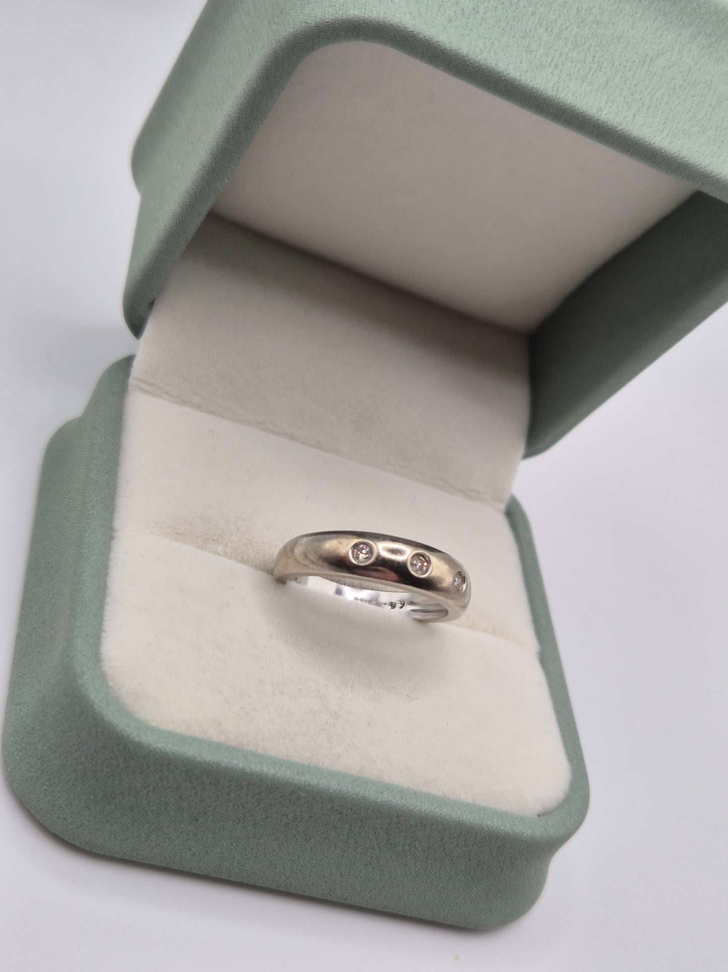 9ct white gold diamond ring