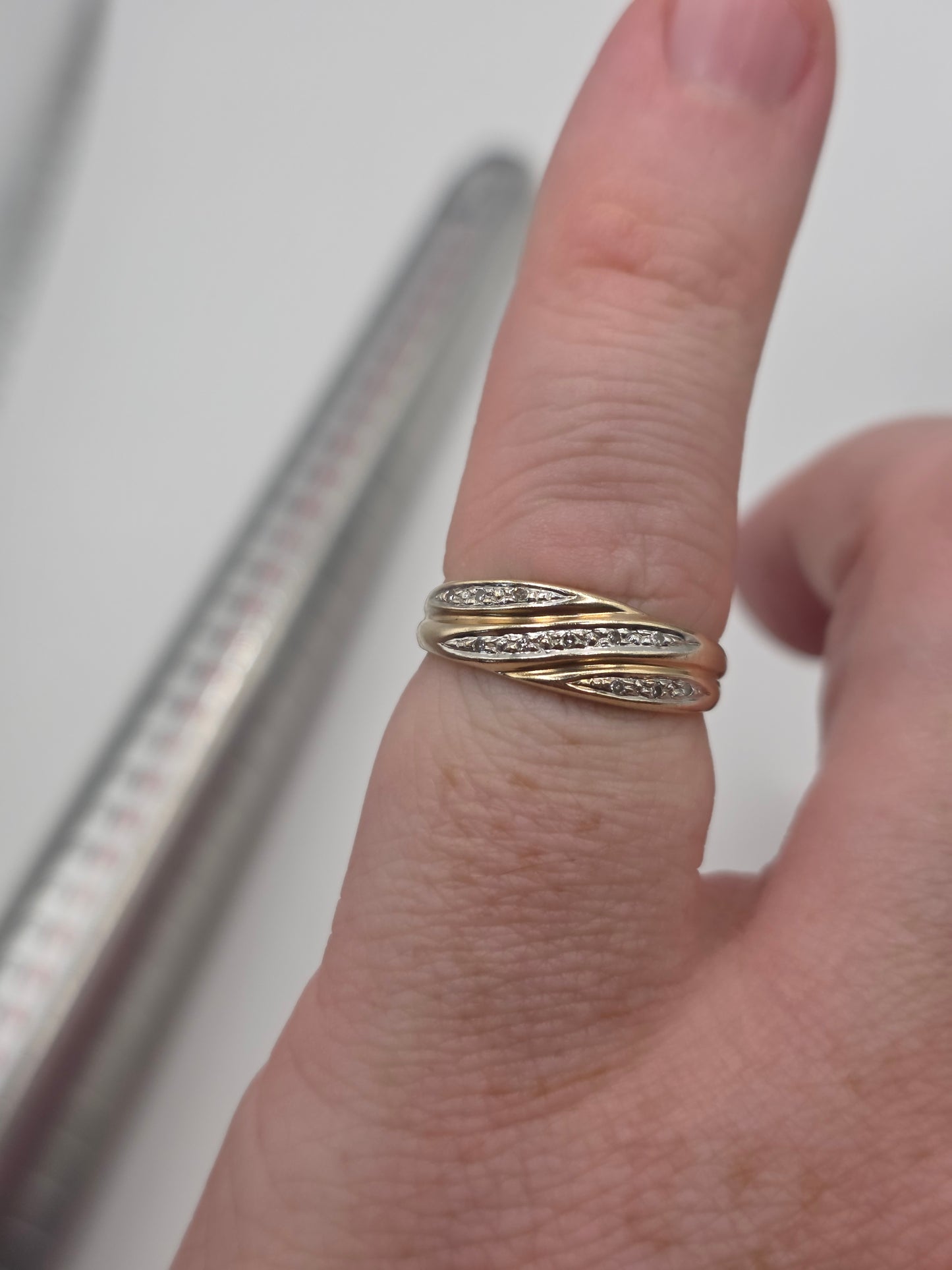 9ct gold diamond ring