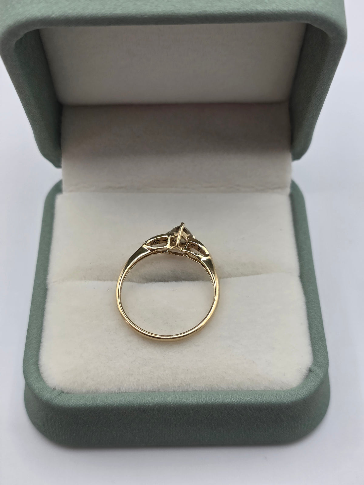 9ct gold quartz and diamond ring