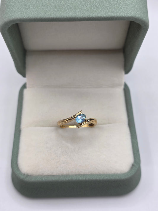 9ct gold topaz ring