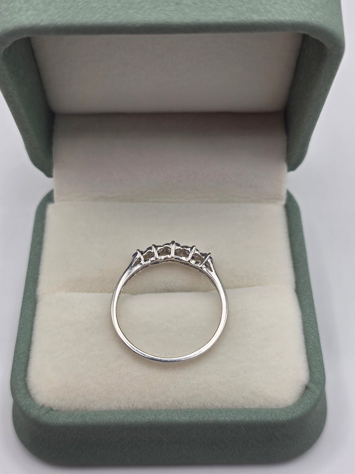 9ct white gold tanzanite ring