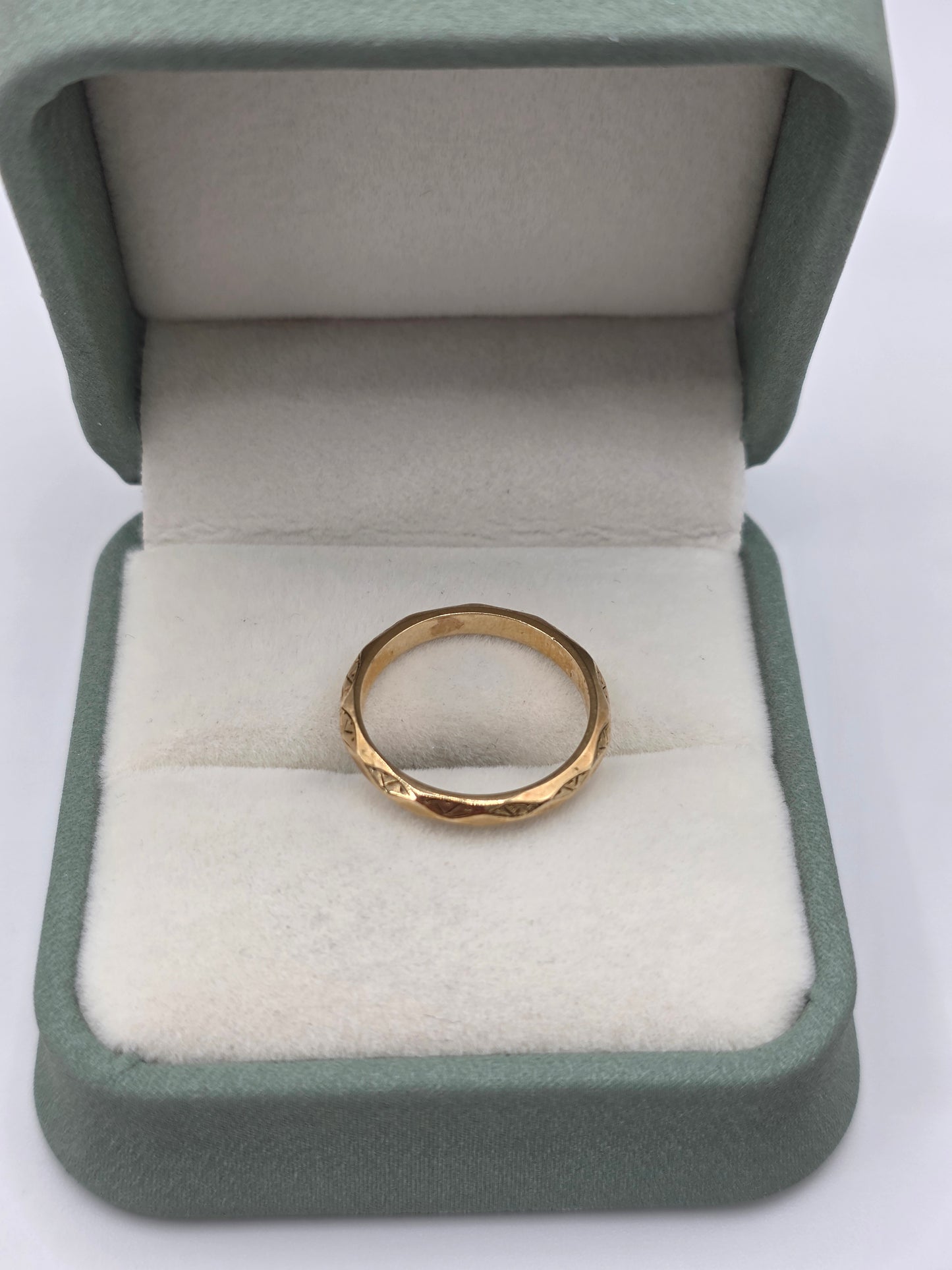 9ct gold ring