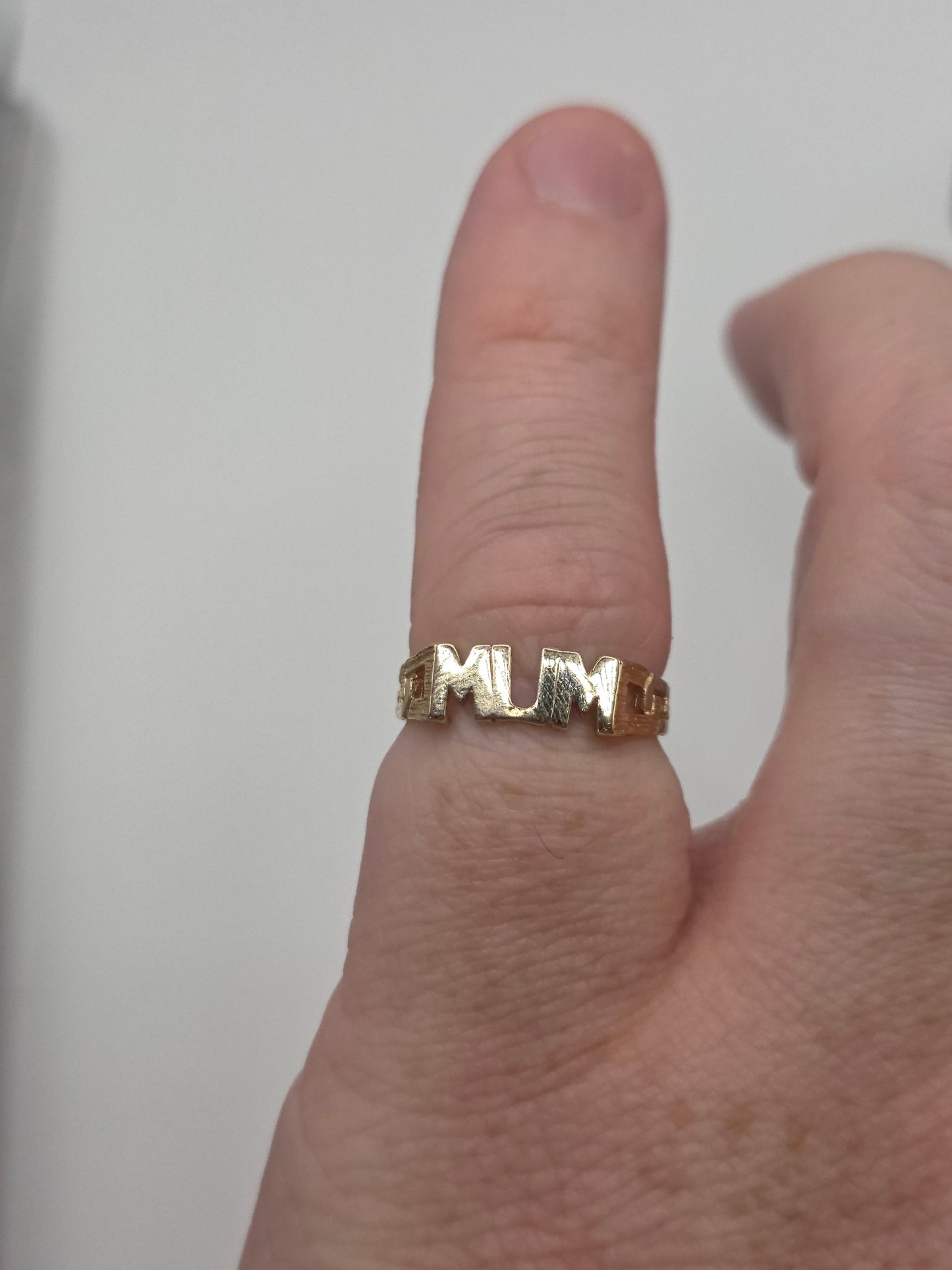 9ct gold mum ring