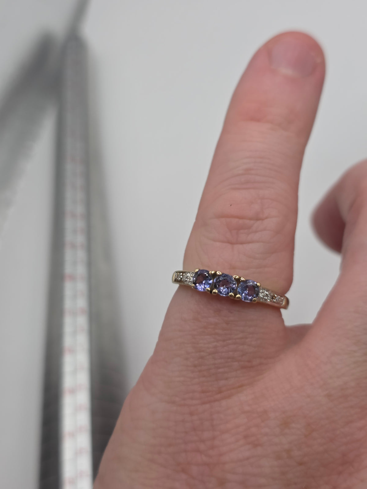 9ct gold tanzanite and diamond ring