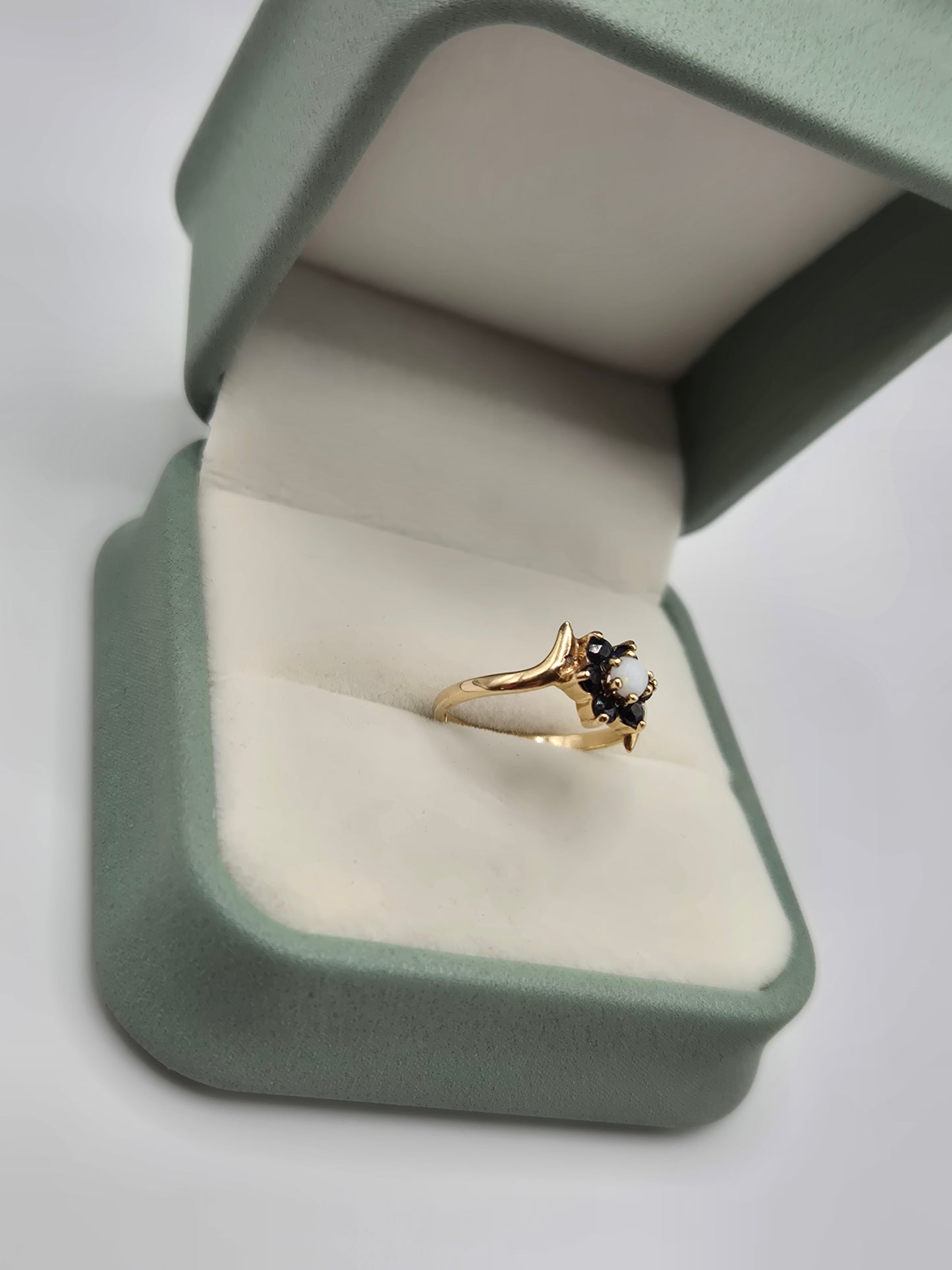 9ct gold sapphire and opal ring