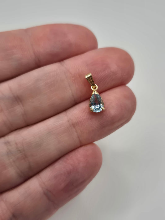 9ct gold topaz pendant