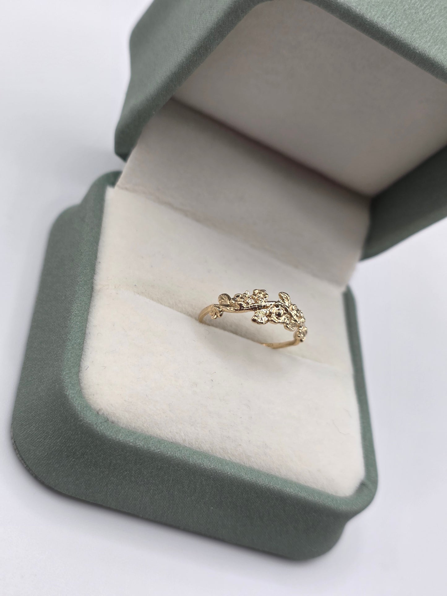9ct gold forget me knot ring
