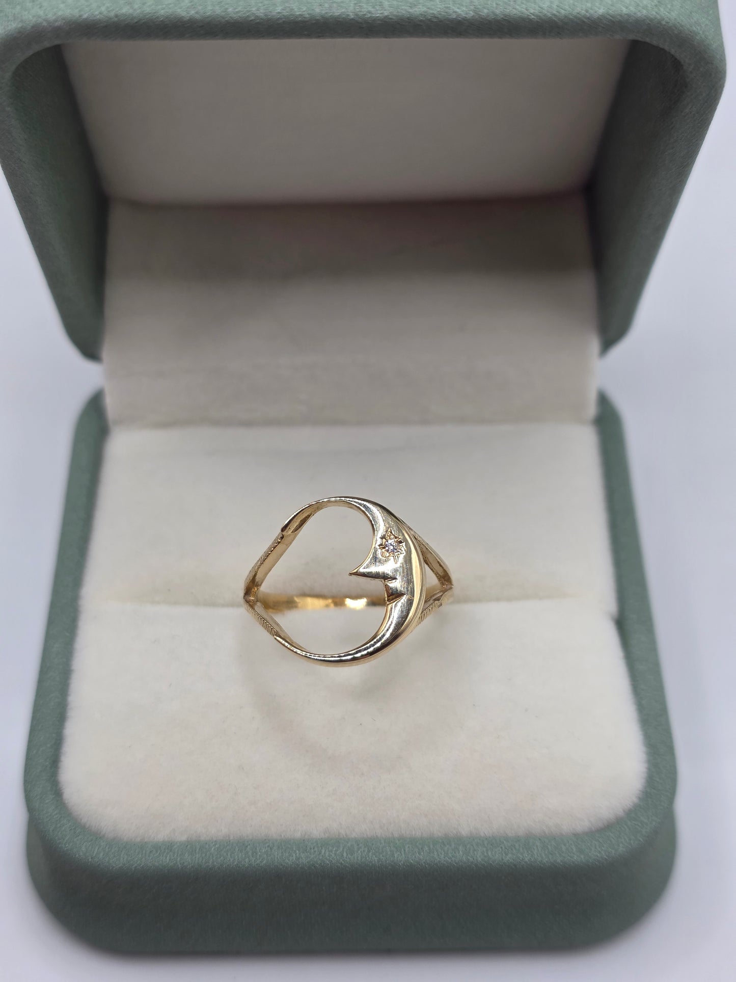 9ct gold diamond moon ring
