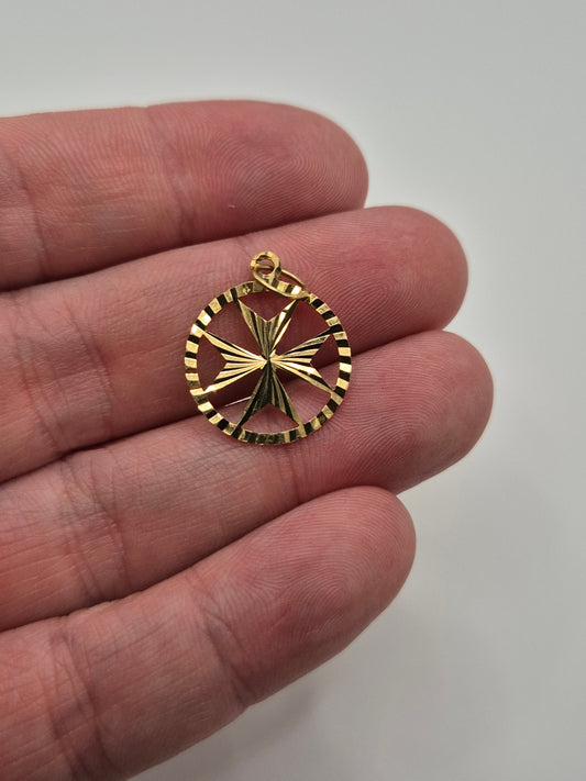 9ct gold maltese cross pendant