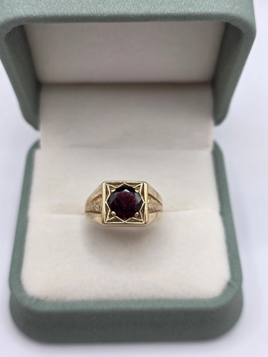 Heavy 9ct gold garnet signet ring