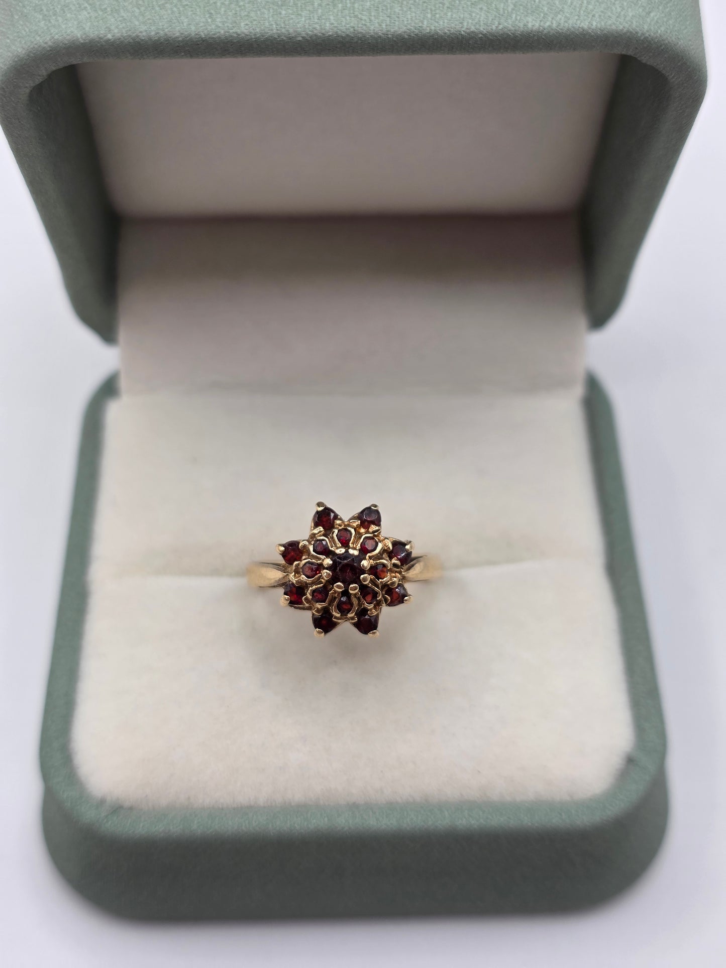 9ct gold garnet ring