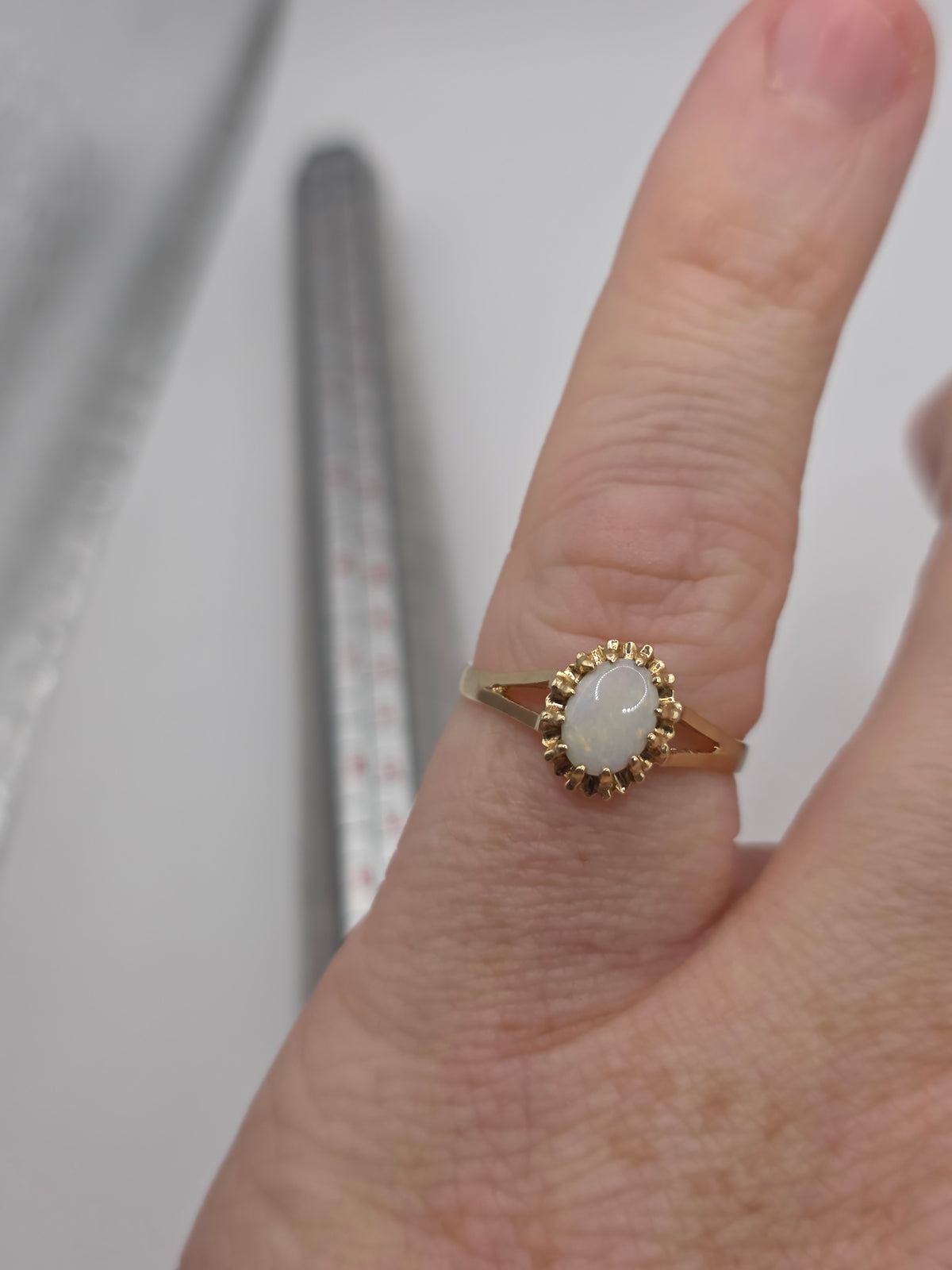 9ct gold opal ring
