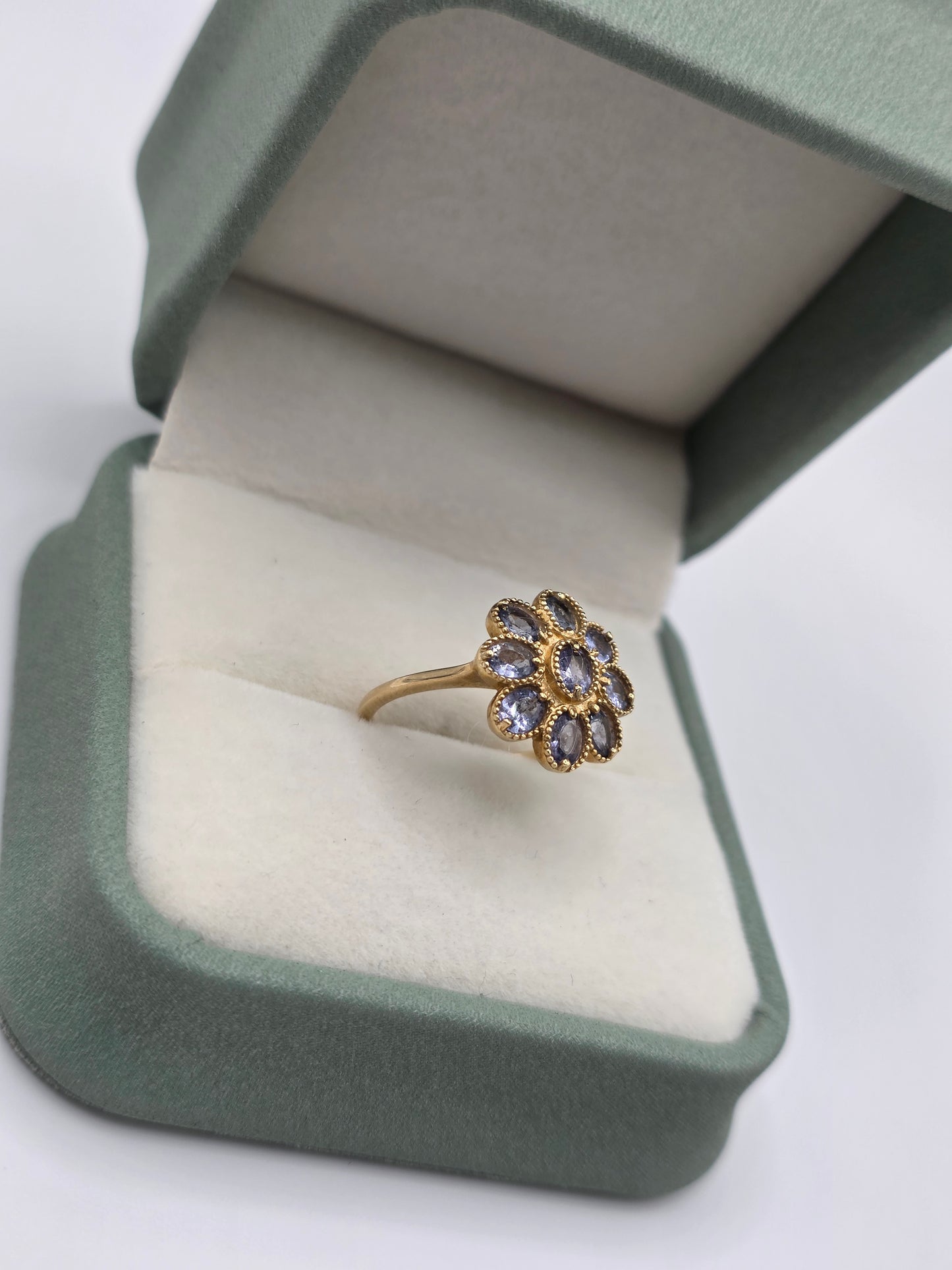 9ct gold tanzanite ring