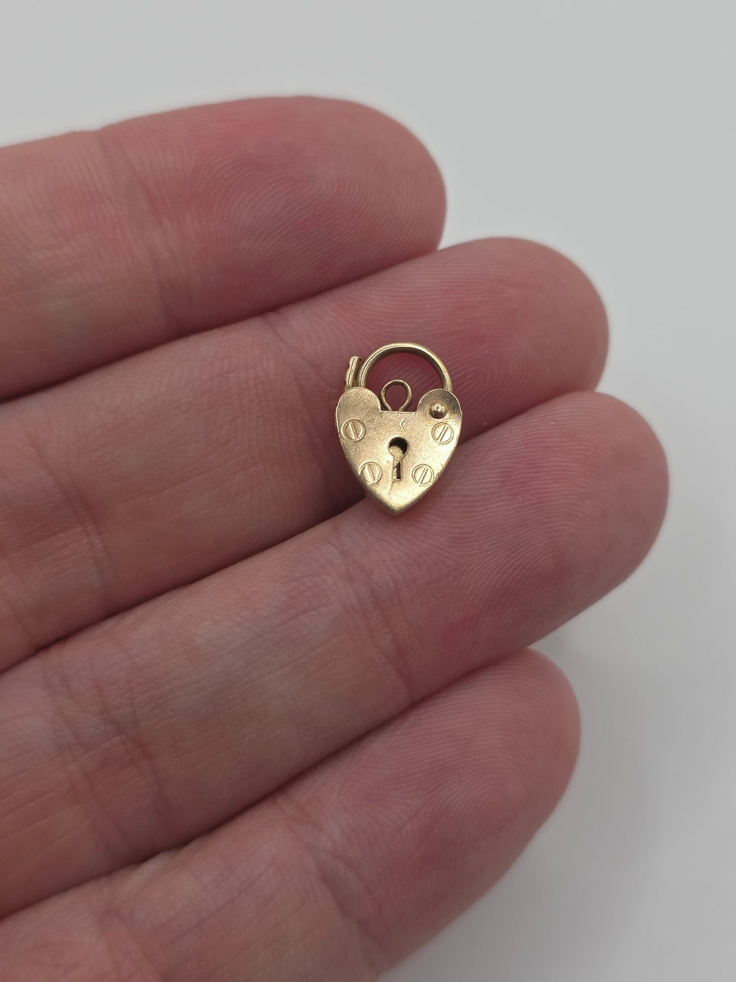 9ct gold padlock 13