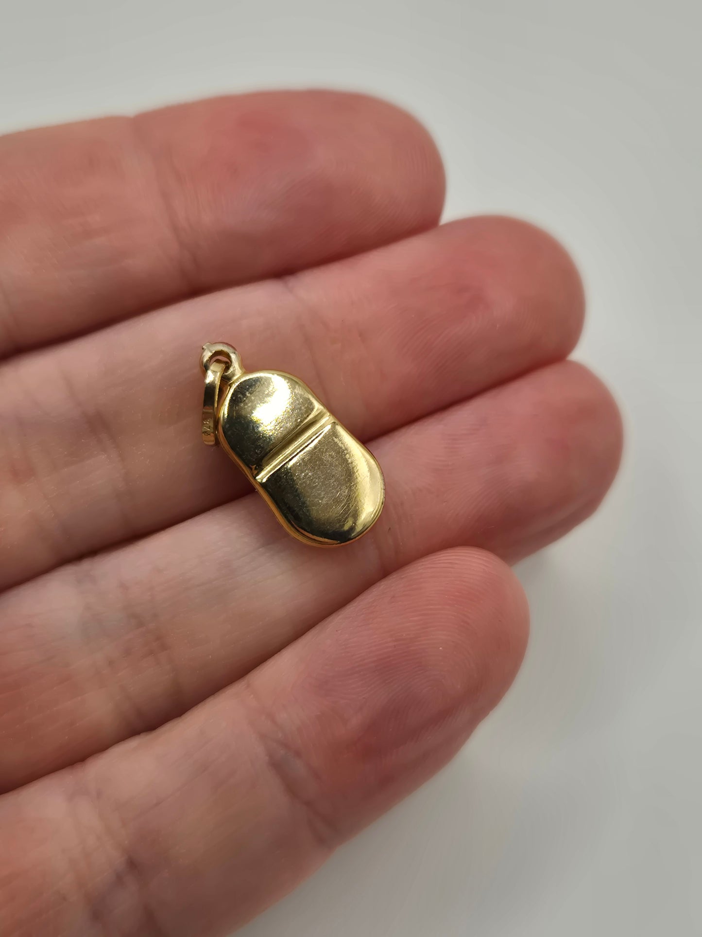 9ct gold enamelled baby shoe charm