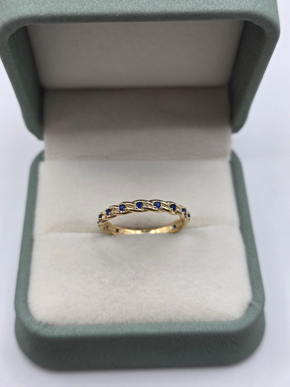 9ct gold synthetic sapphire ring
