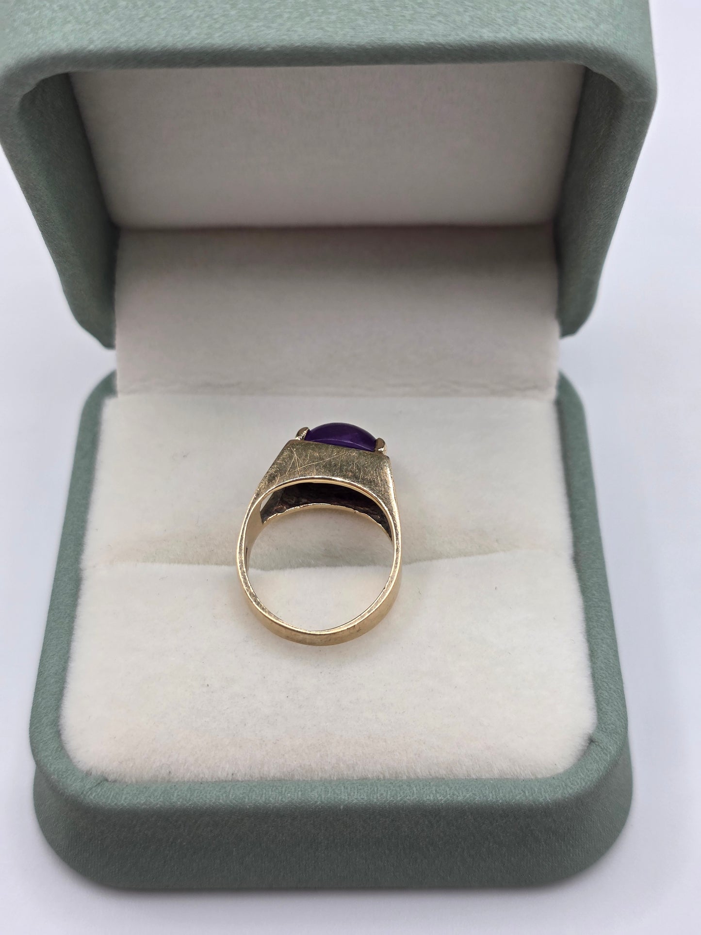 9ct gold cabachon amethyst ring