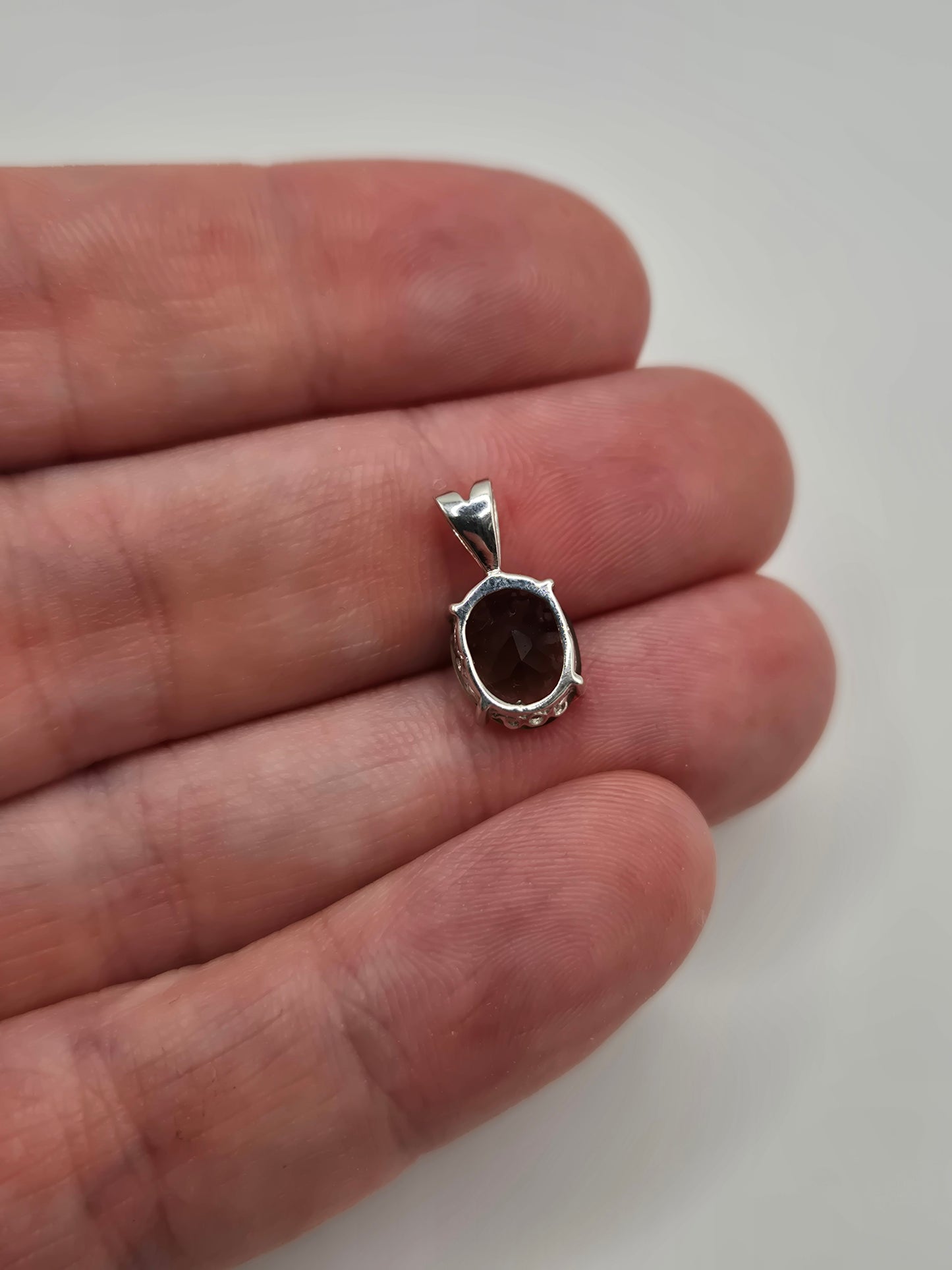 9ct white gold quartz pendant