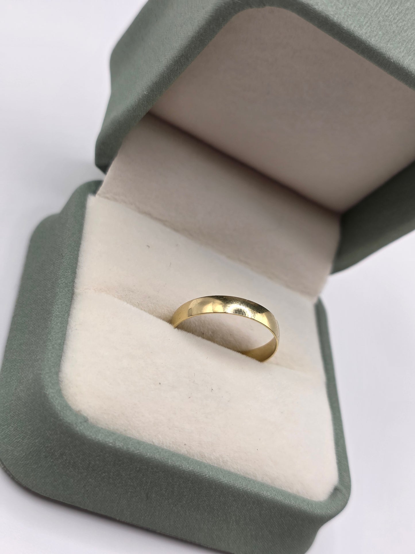 9ct gold wedding band ring