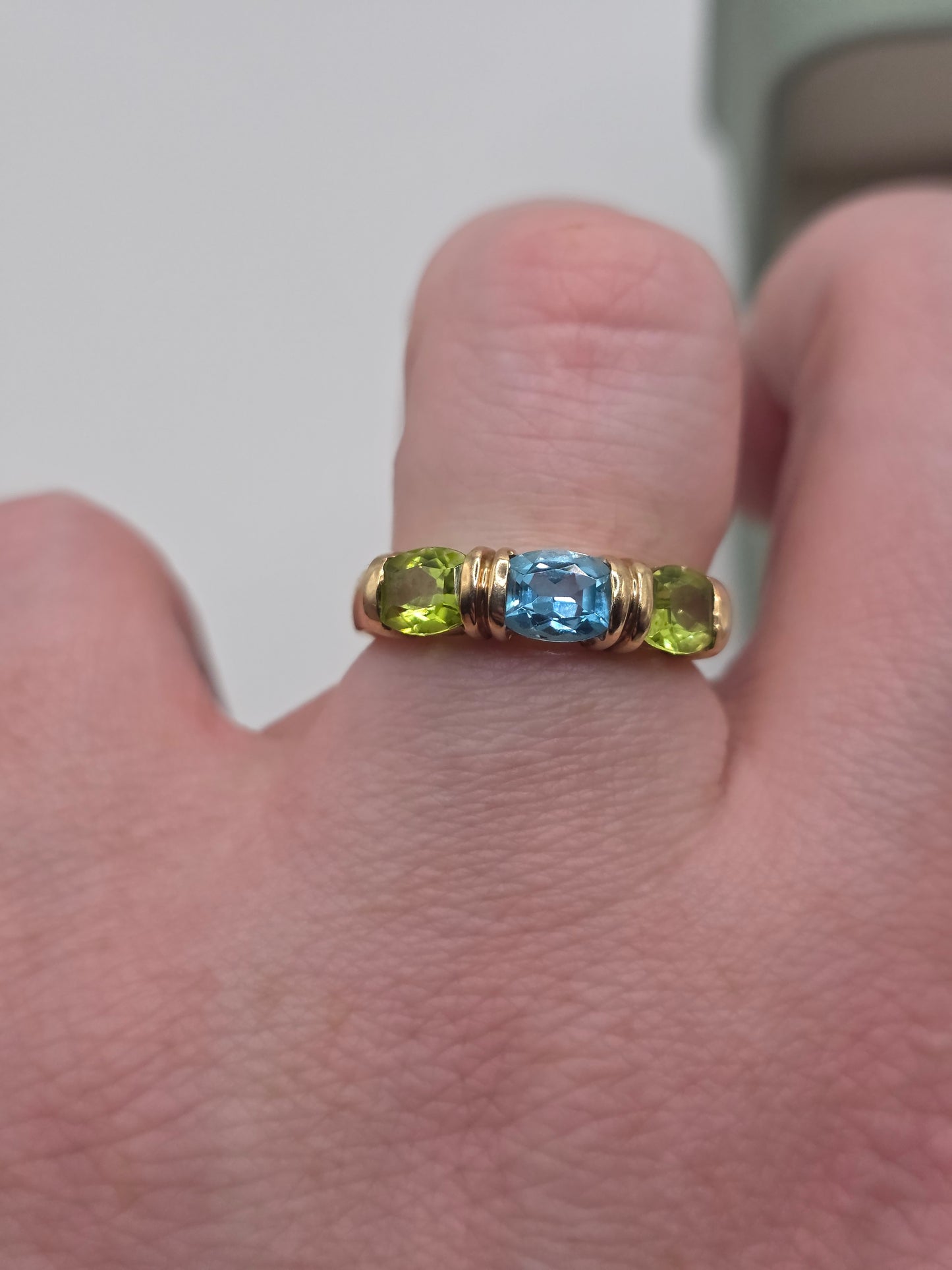 Heavy 9ct gold peridot and topaz ring